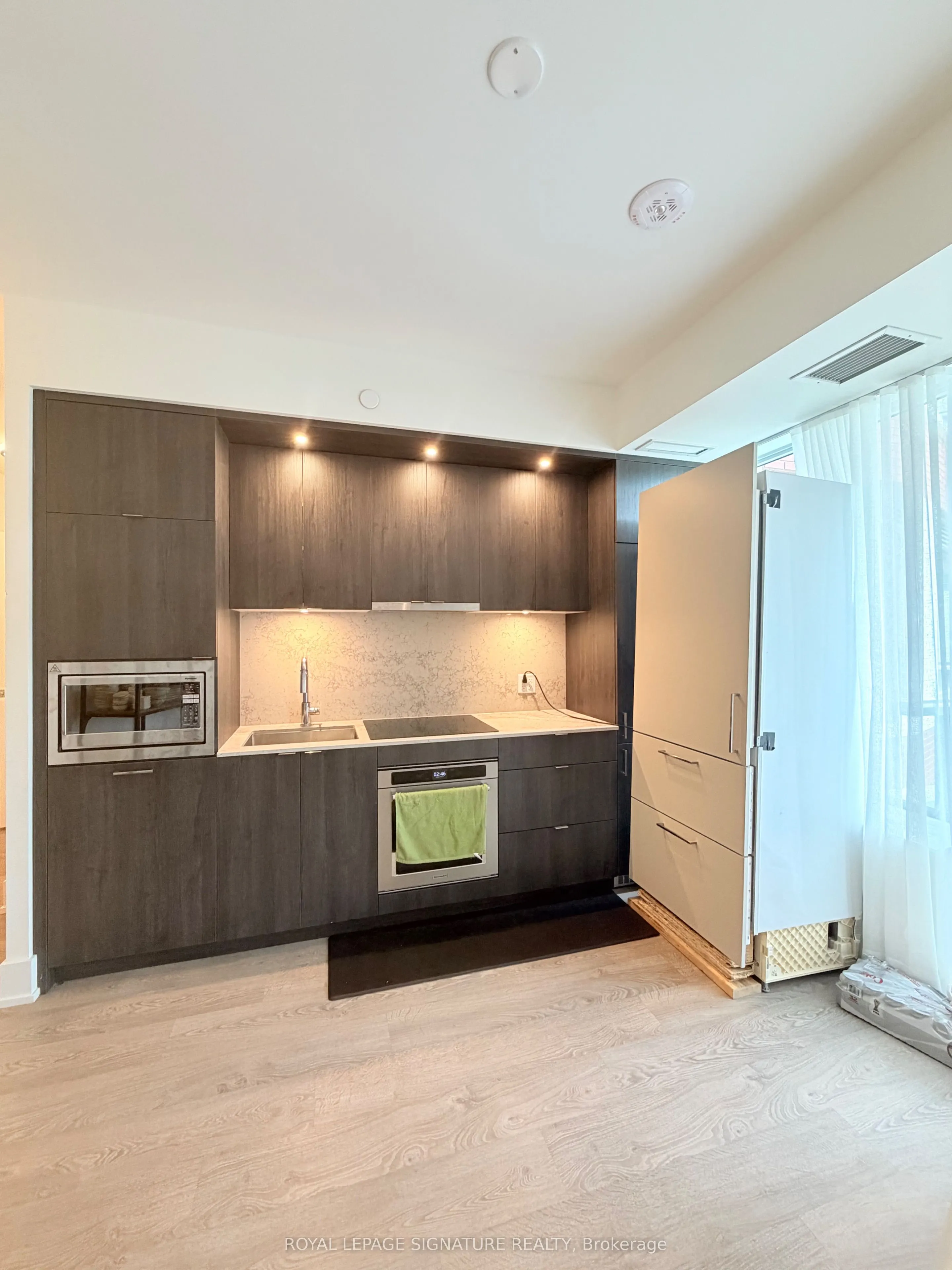 259 The Kingsway #301