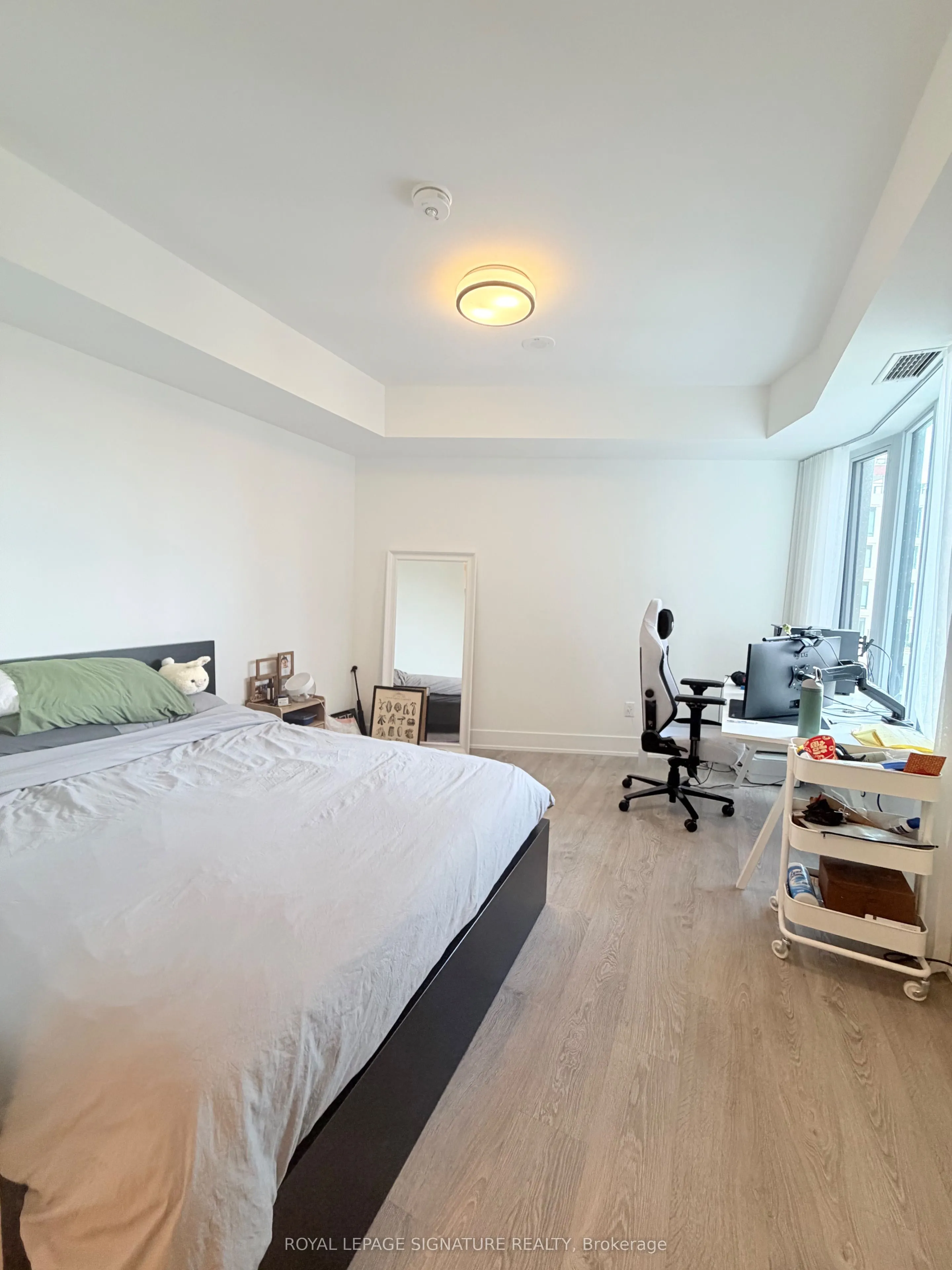 259 The Kingsway #301