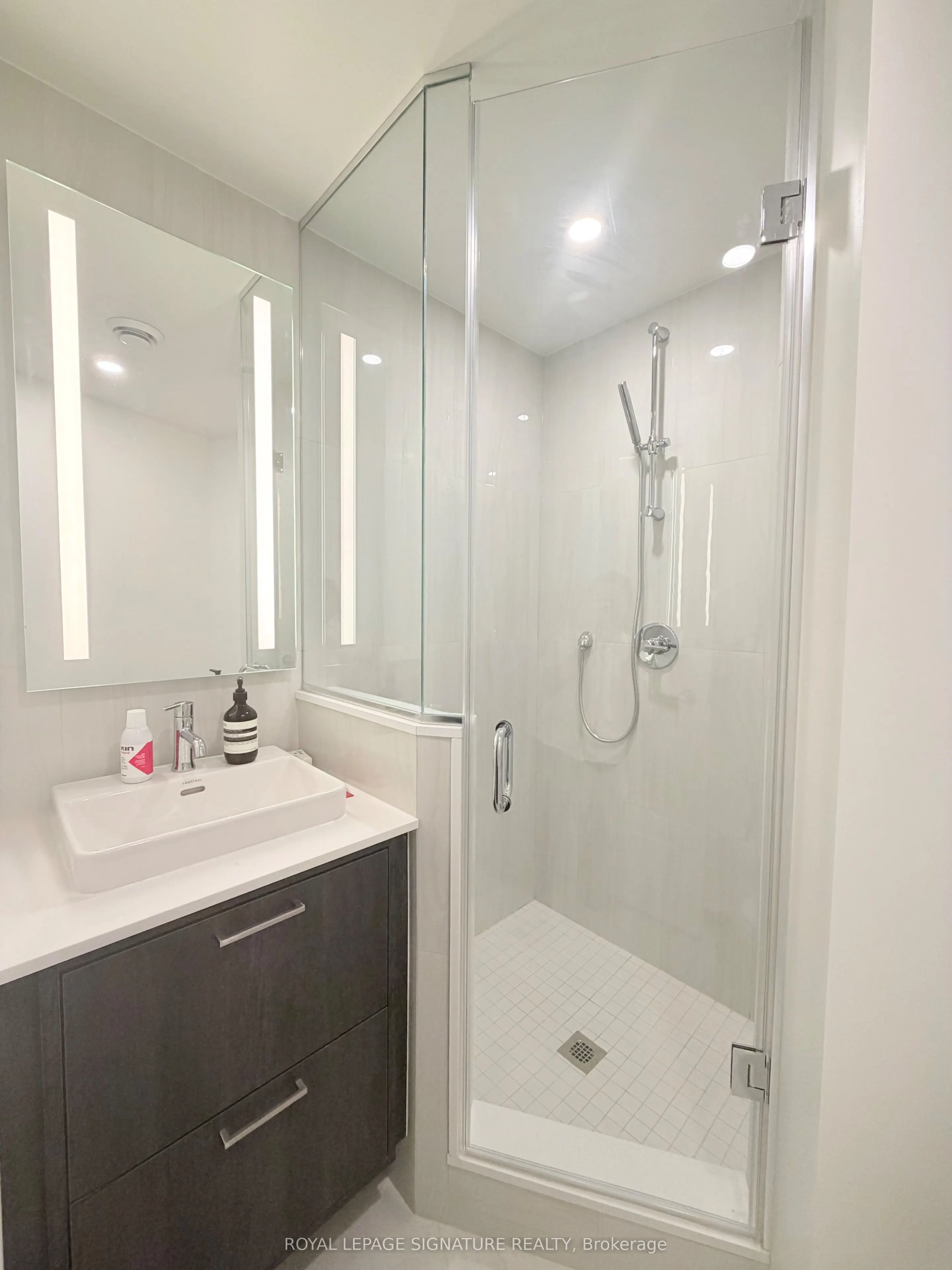 259 The Kingsway #301