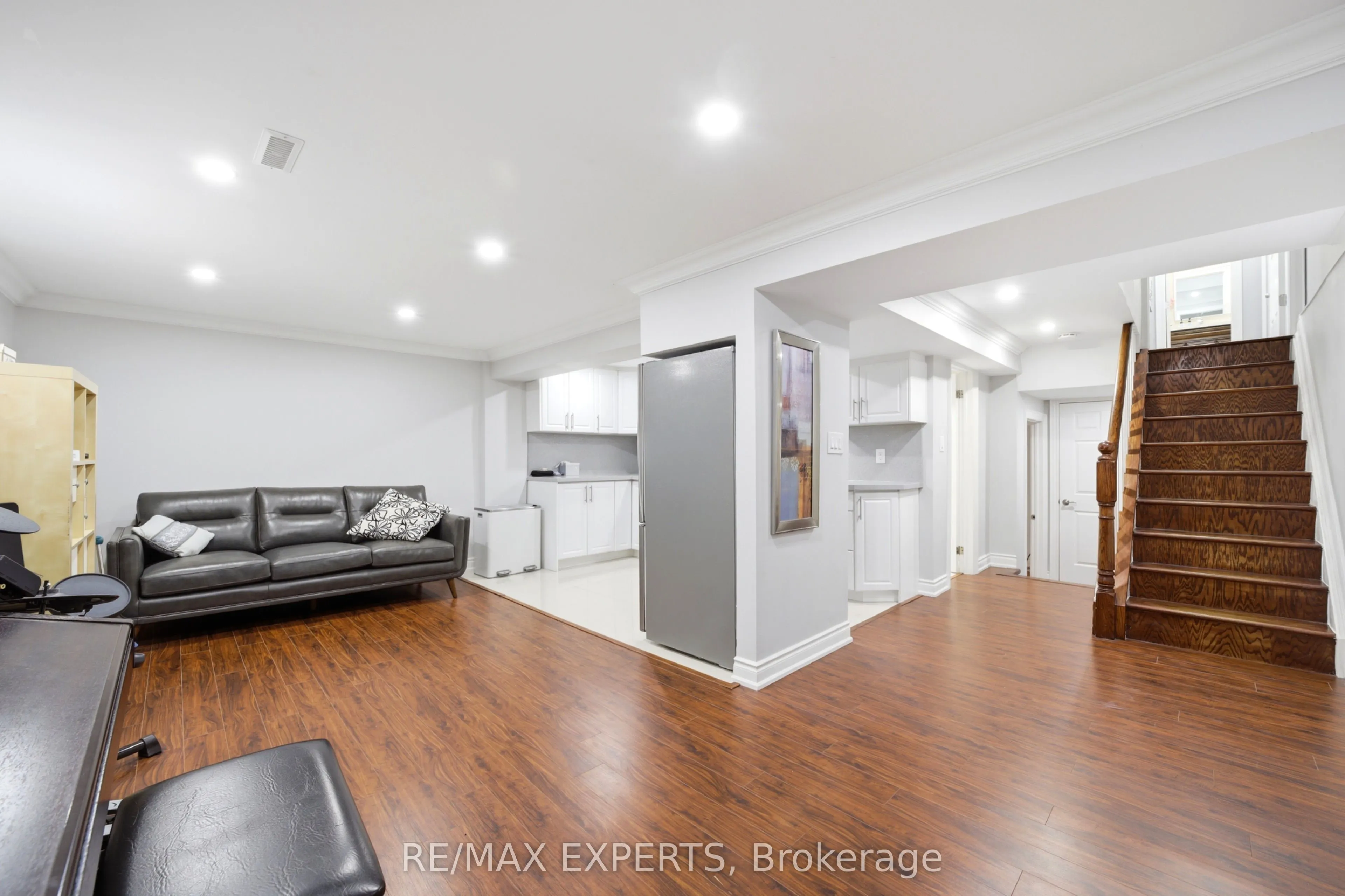 3656 Sawmill Valley Drive