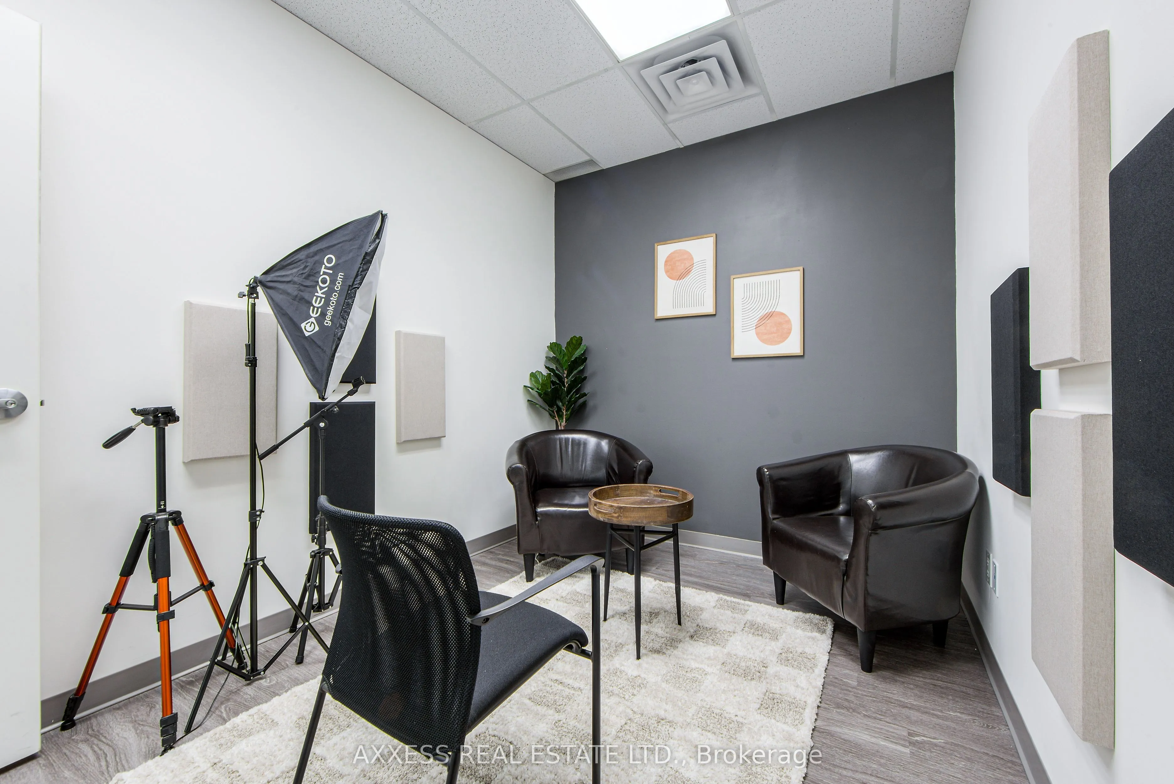30 Eglinton Avenue W