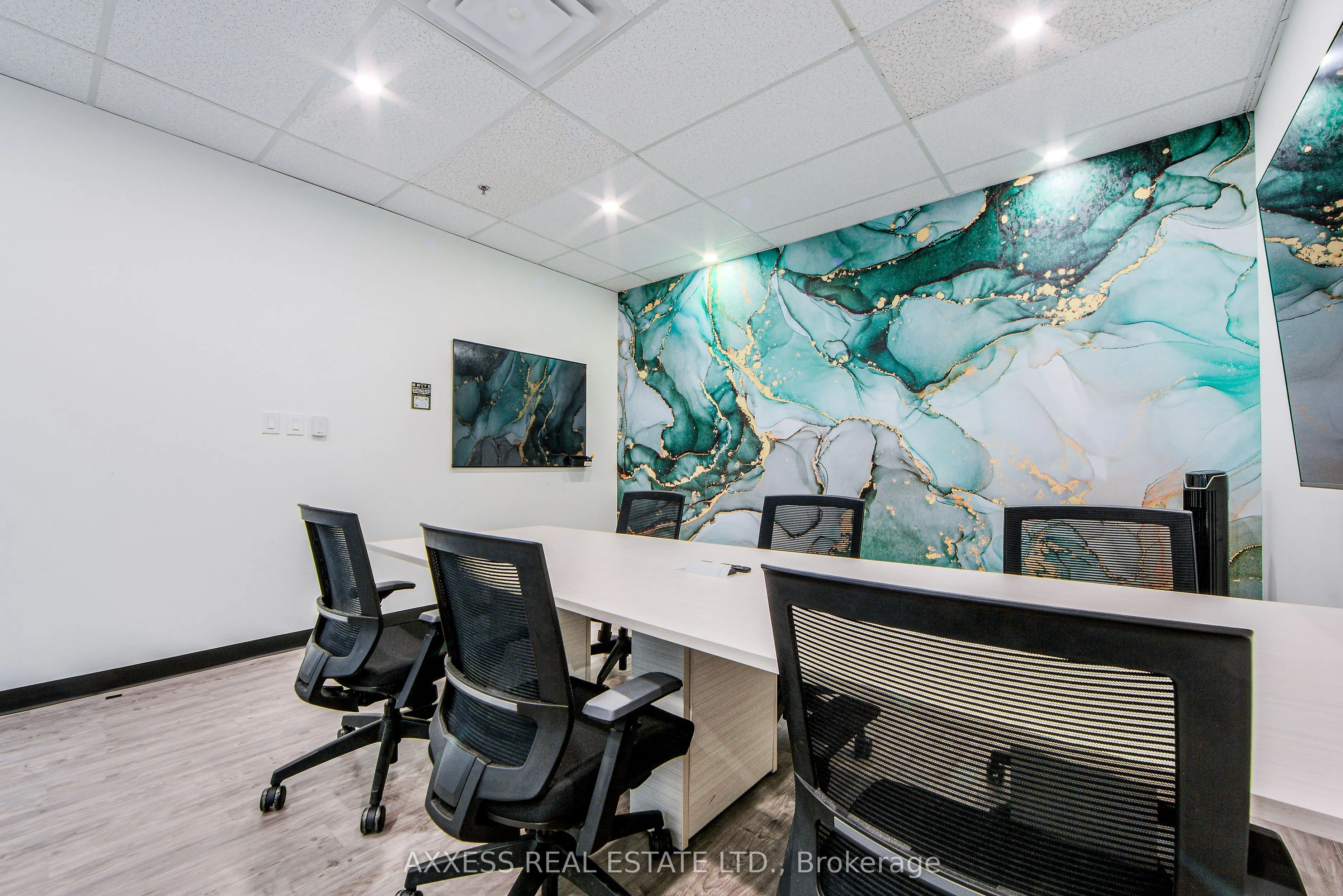 30 Eglinton Avenue W