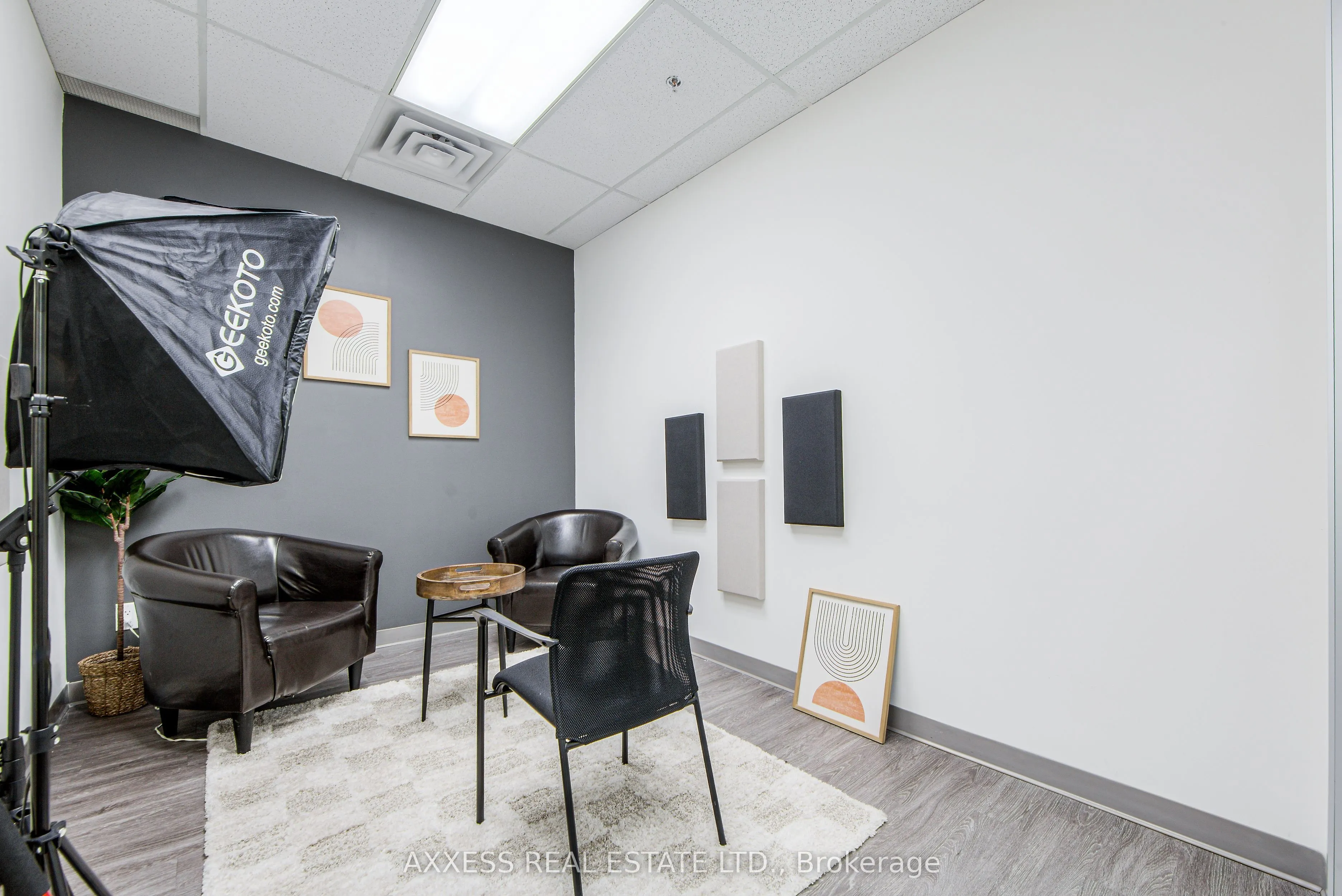 30 Eglinton Avenue W
