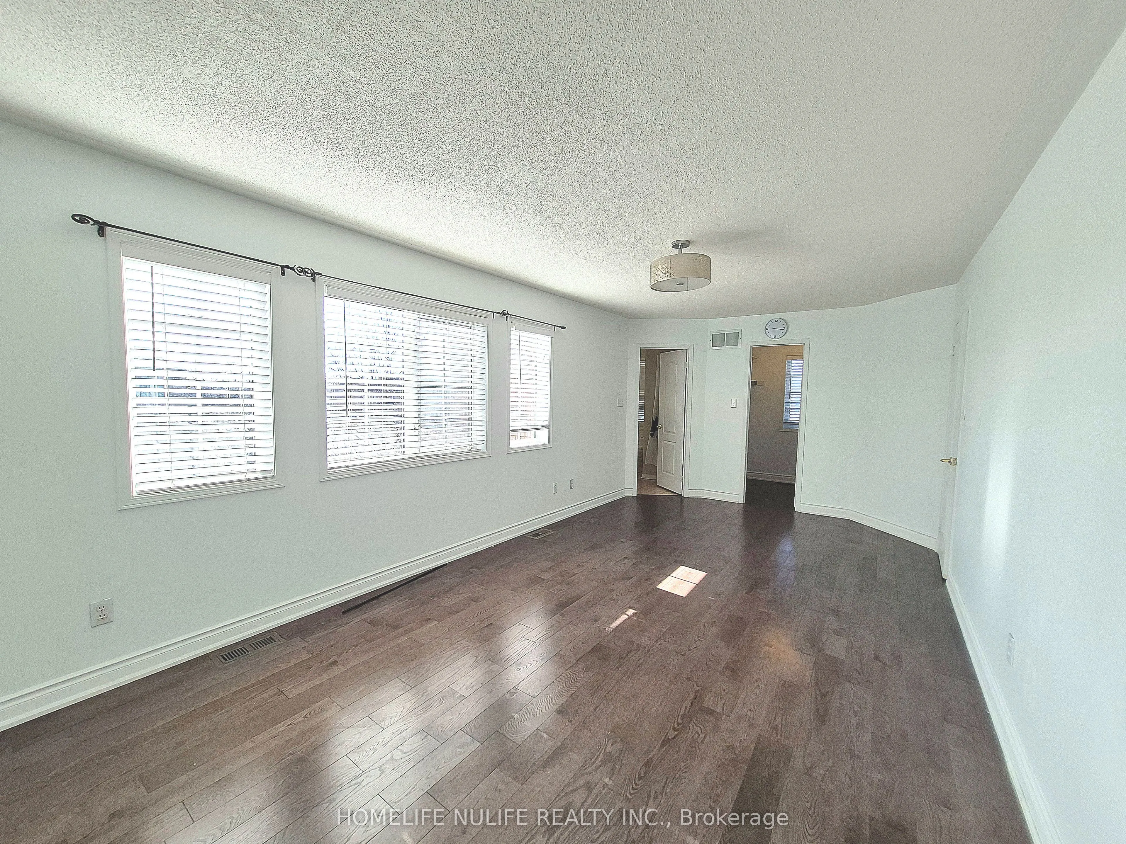 3866 Thomas Street