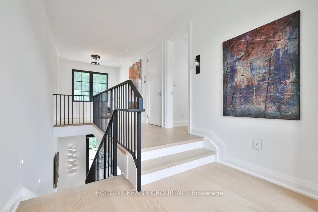 238 Mineola Road W