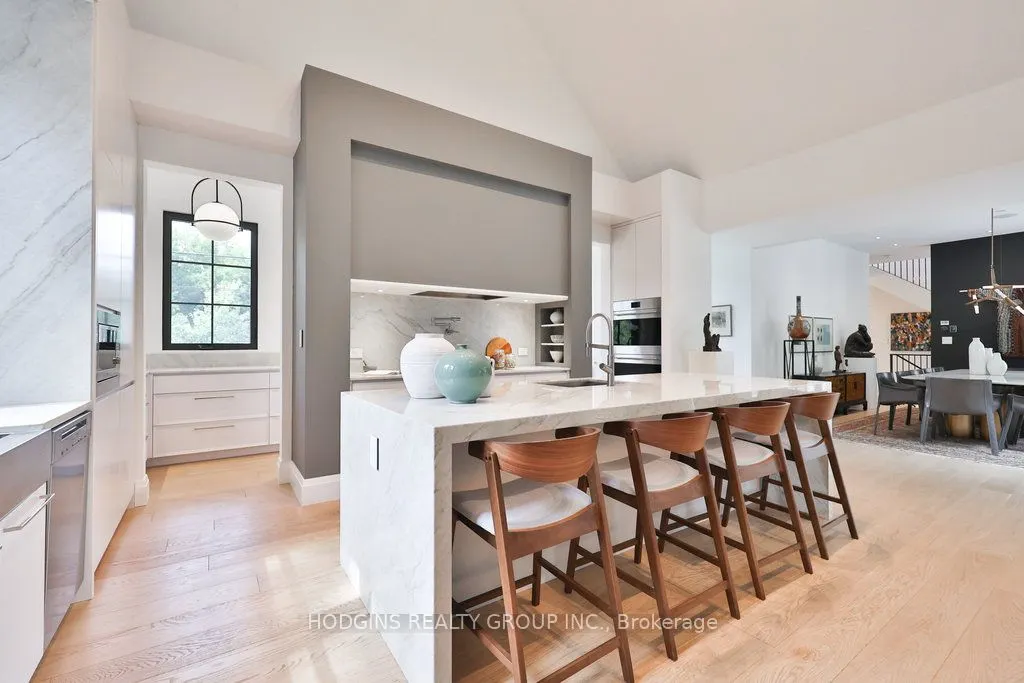 238 Mineola Road W