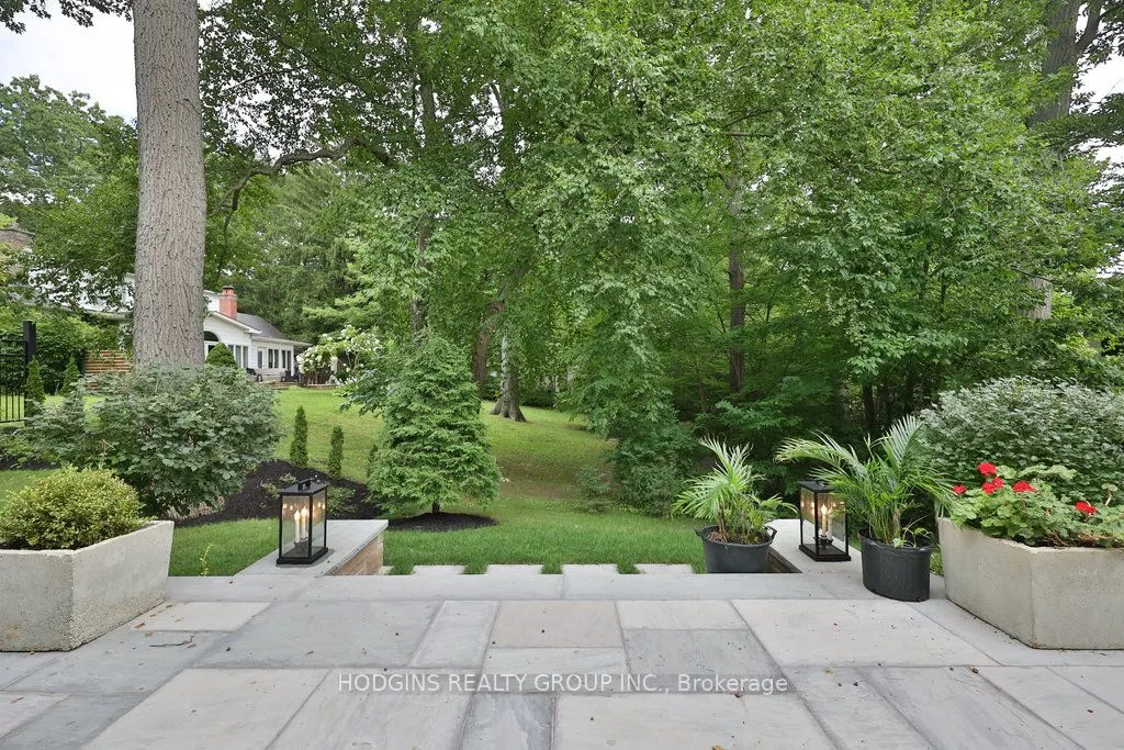 238 Mineola Road W