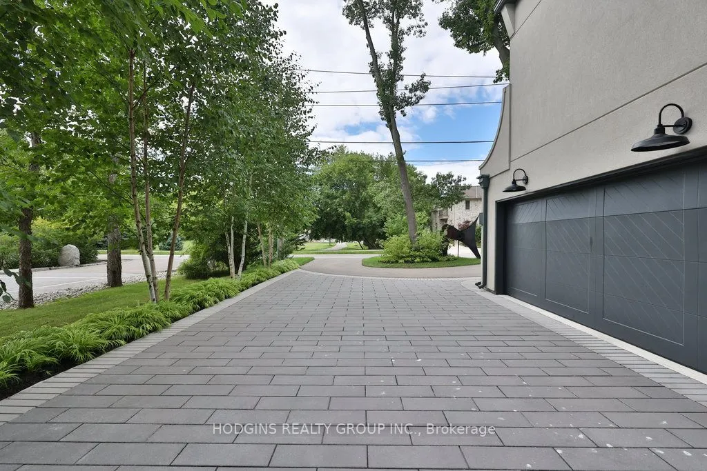 238 Mineola Road W