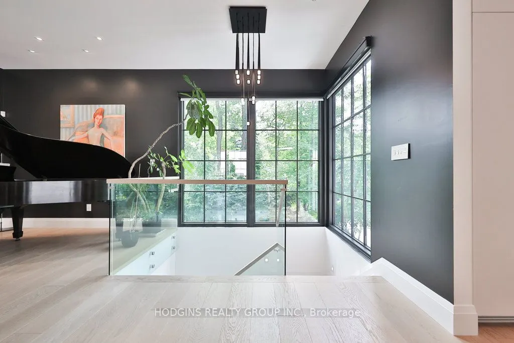 238 Mineola Road W