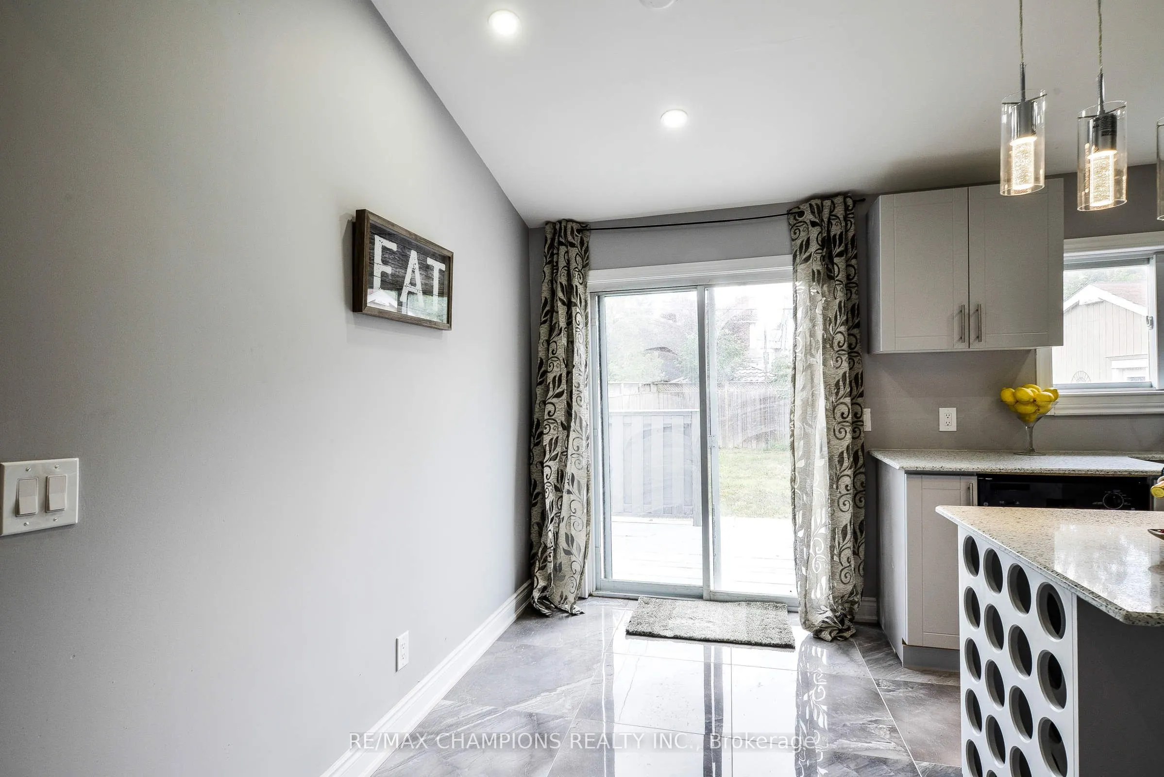 734 Willard Avenue #Main