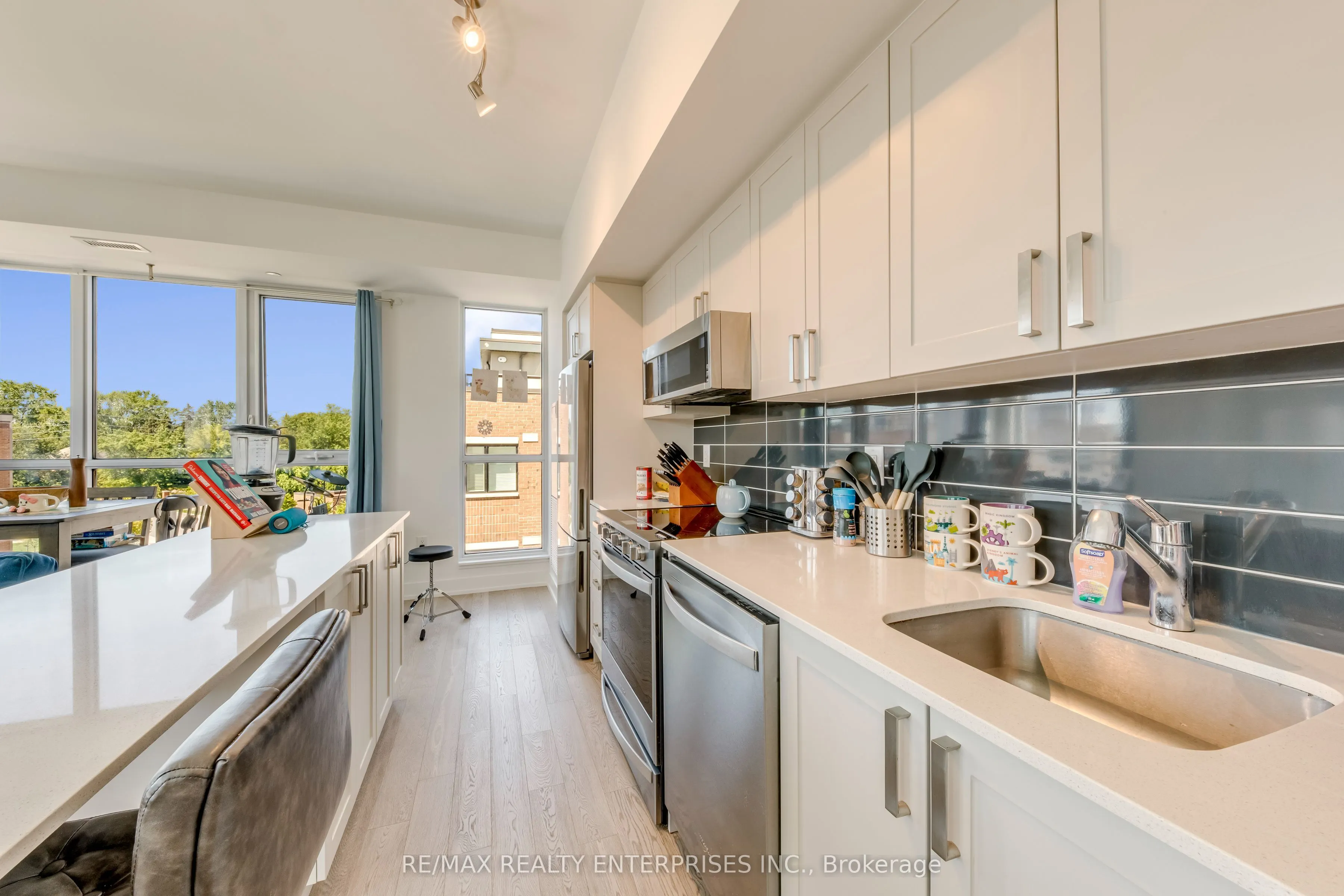 1063 Douglas McCurdy Common #312