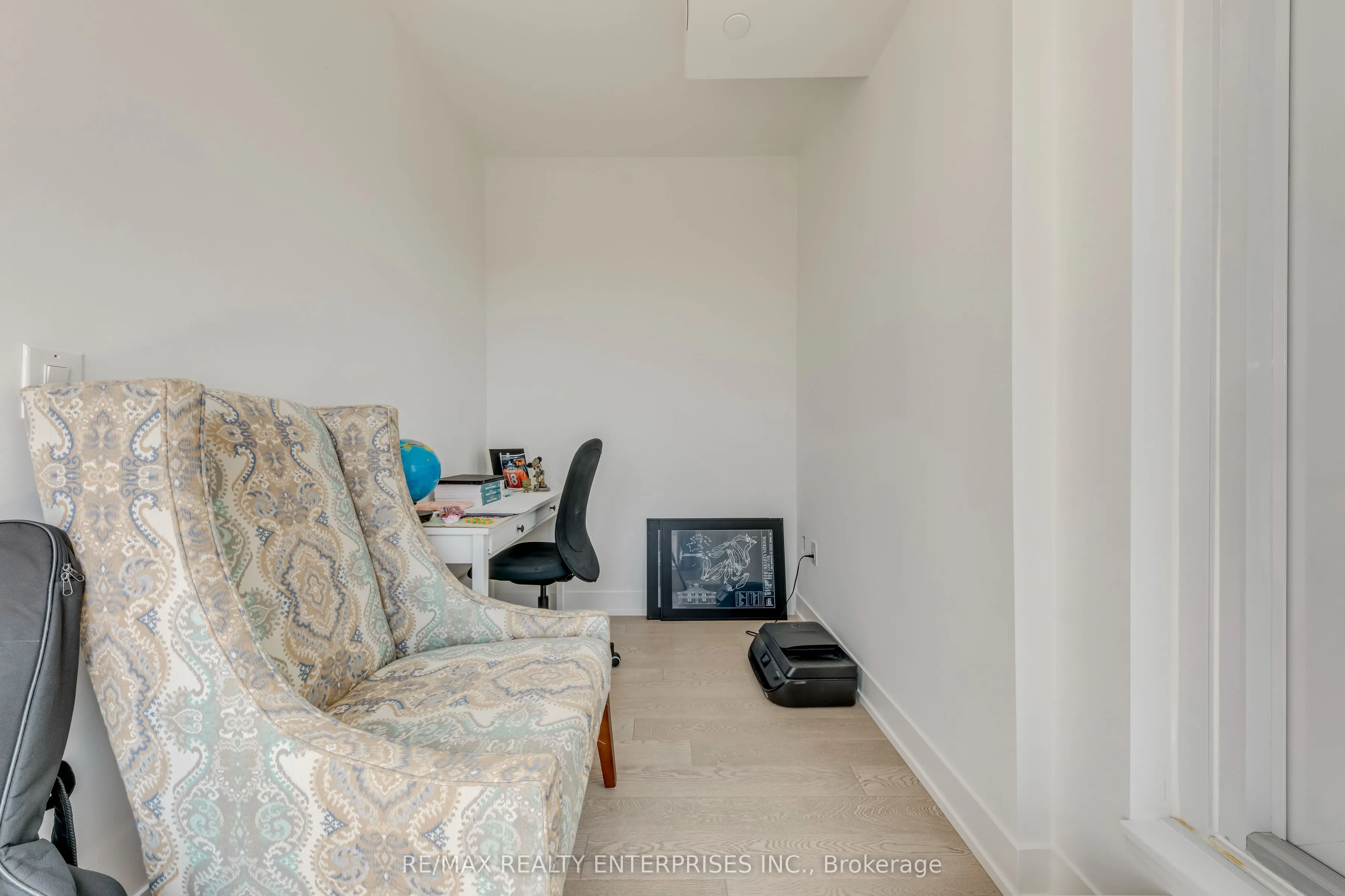 1063 Douglas McCurdy Common #312