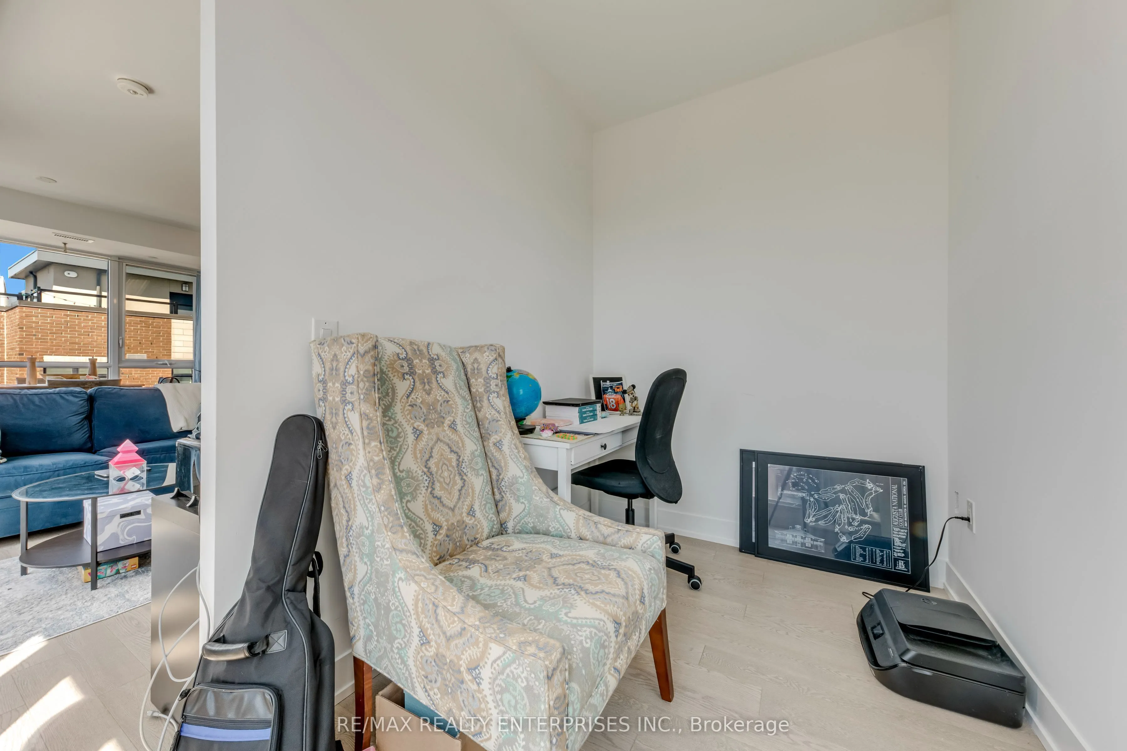 1063 Douglas McCurdy Common #312