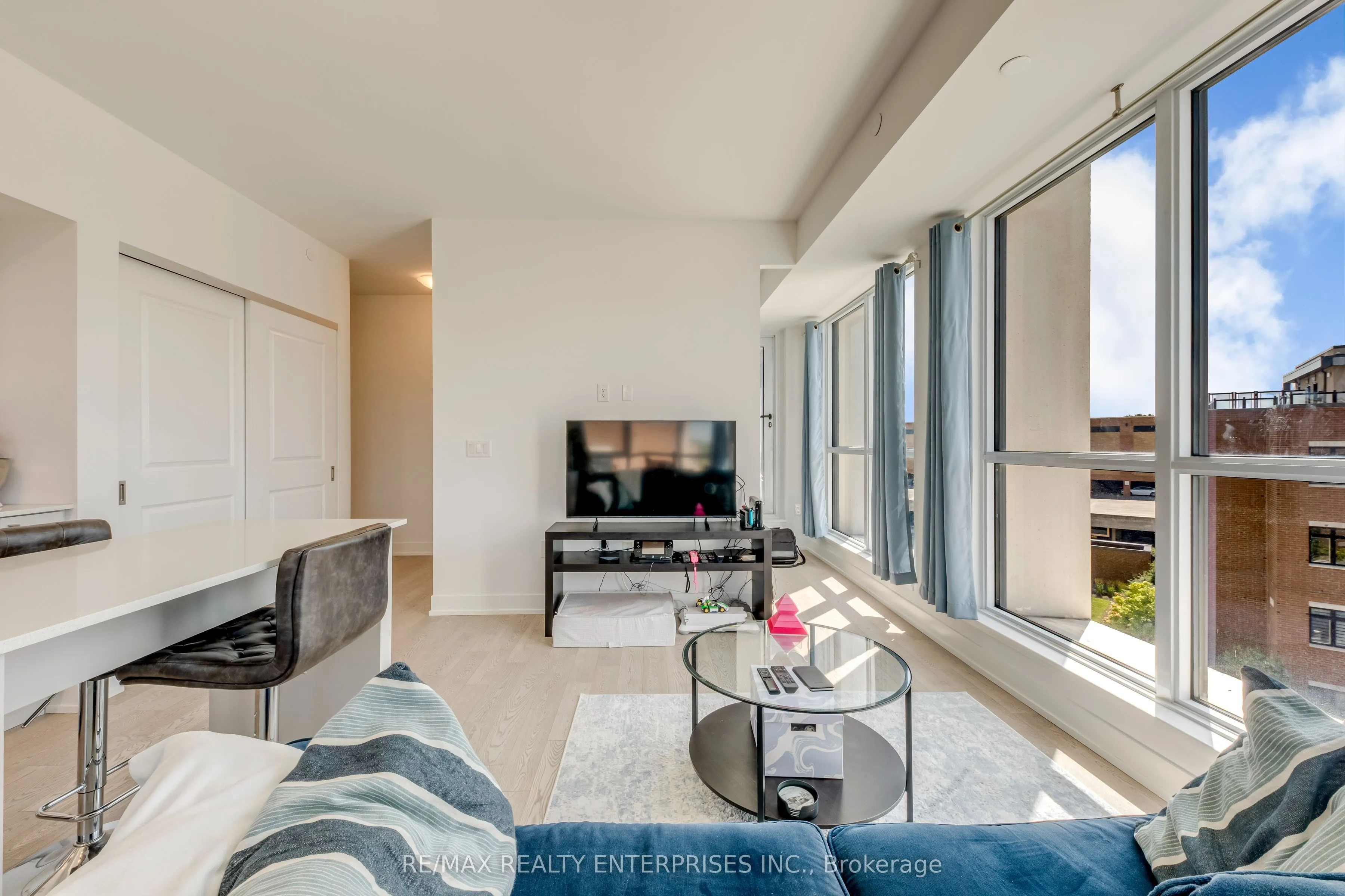 1063 Douglas McCurdy Common #312