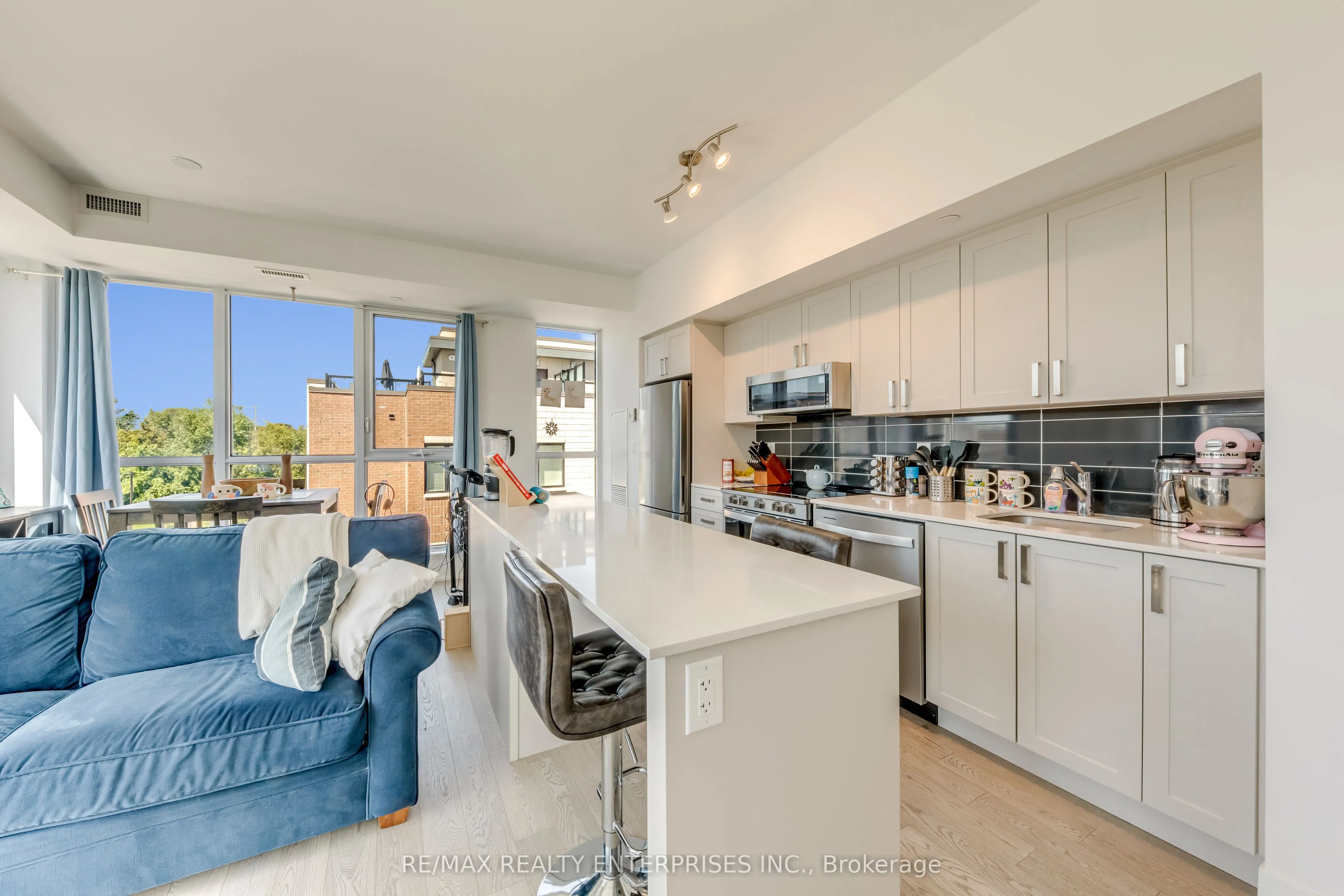 1063 Douglas McCurdy Common #312