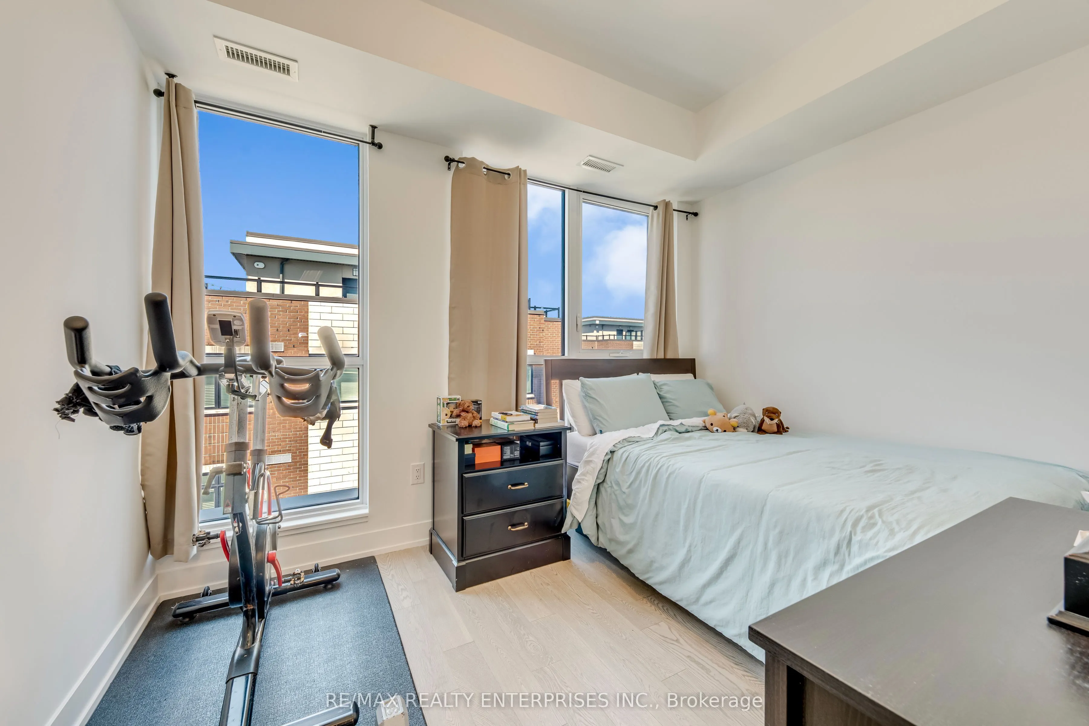 1063 Douglas McCurdy Common #312