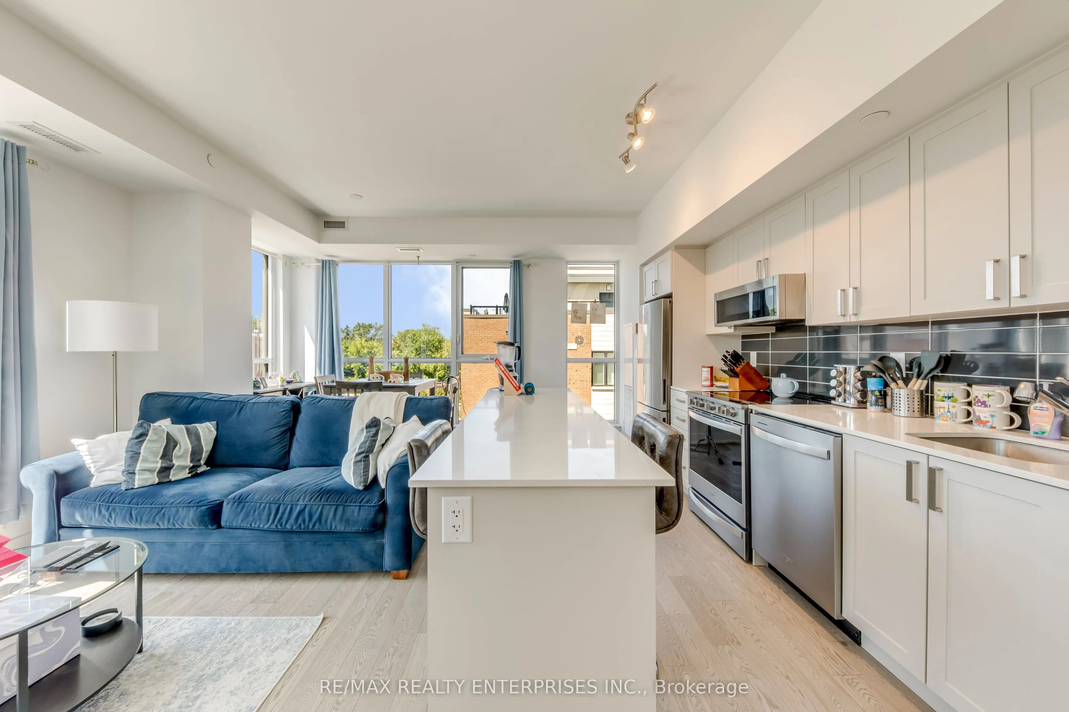 1063 Douglas McCurdy Common #312