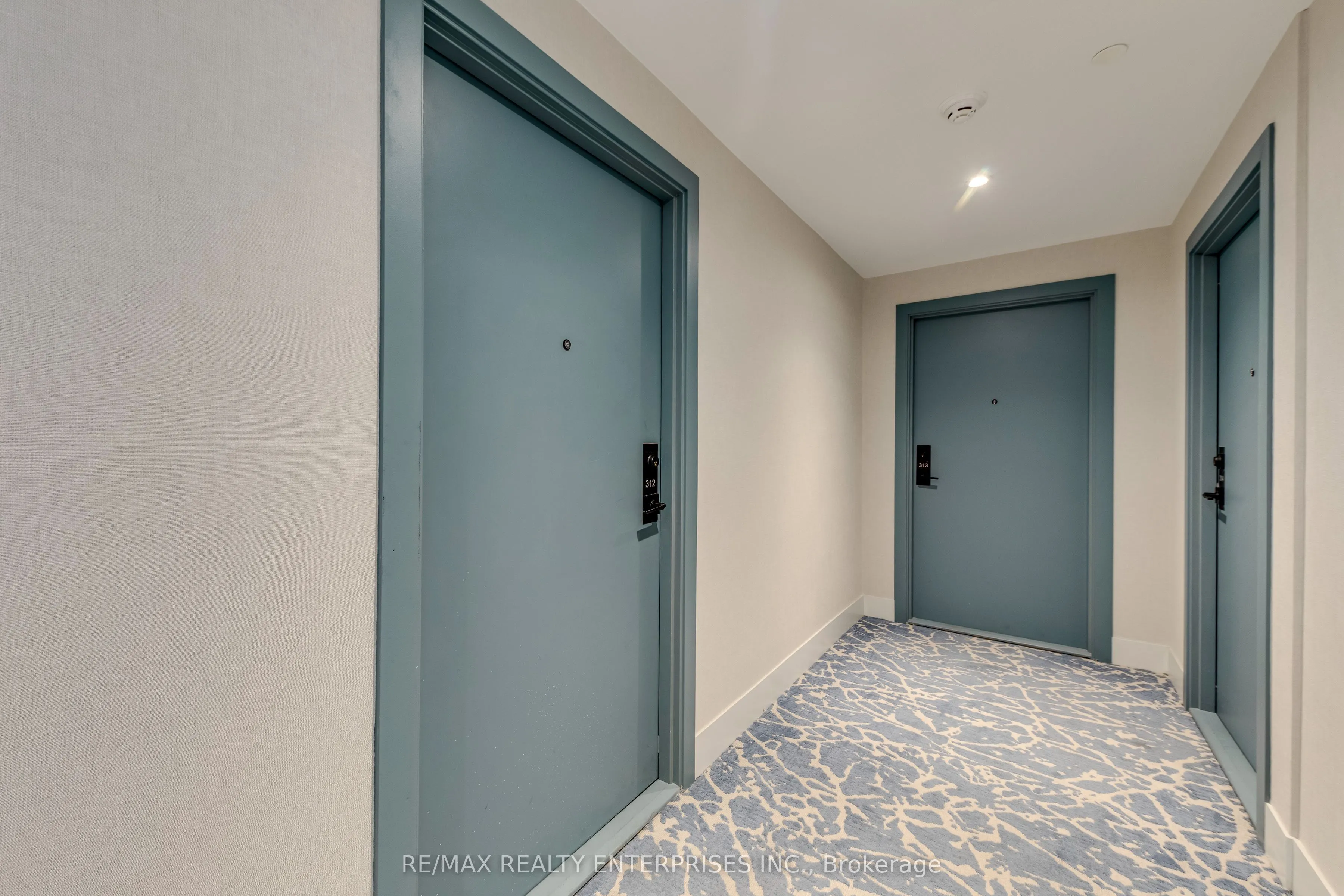 1063 Douglas McCurdy Common #312