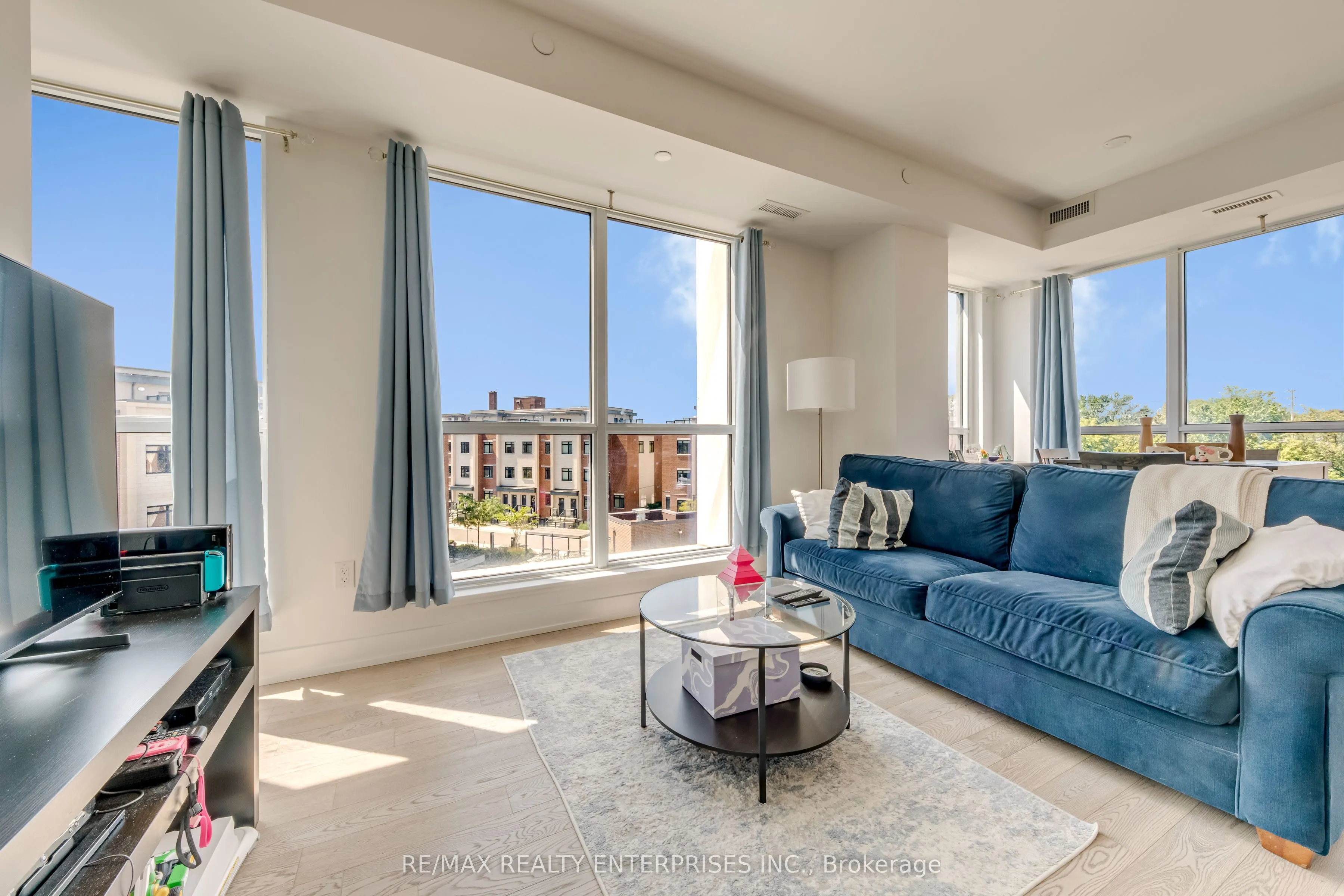 1063 Douglas McCurdy Common #312