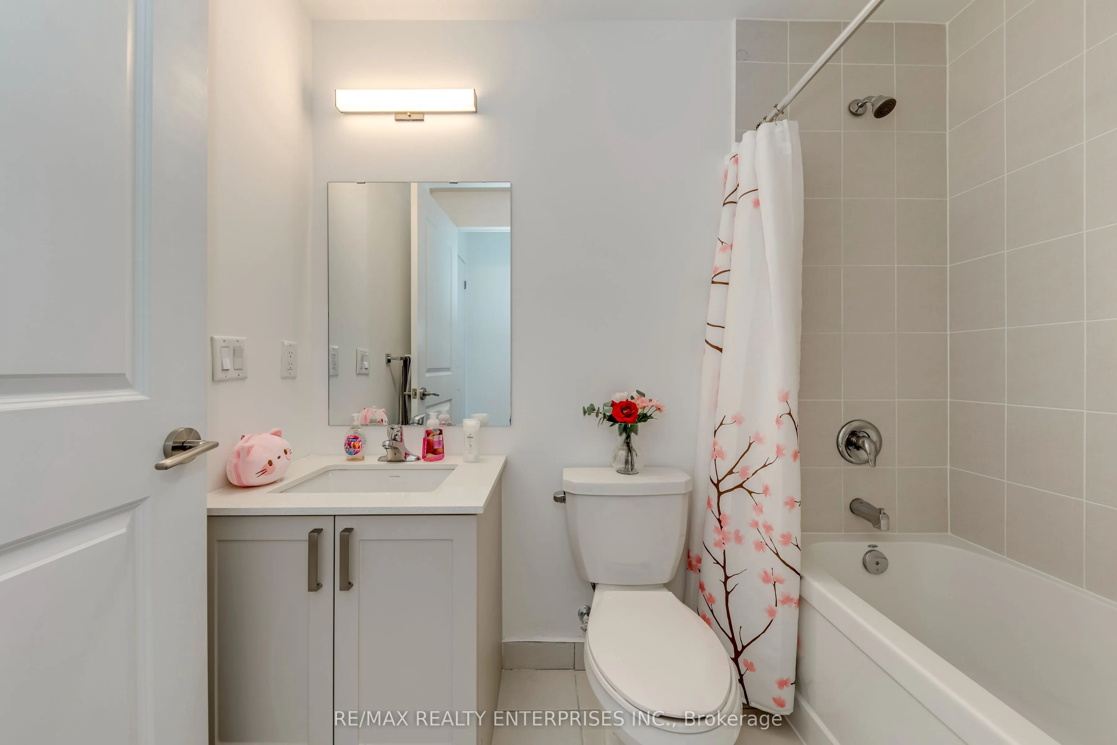 1063 Douglas McCurdy Common #312