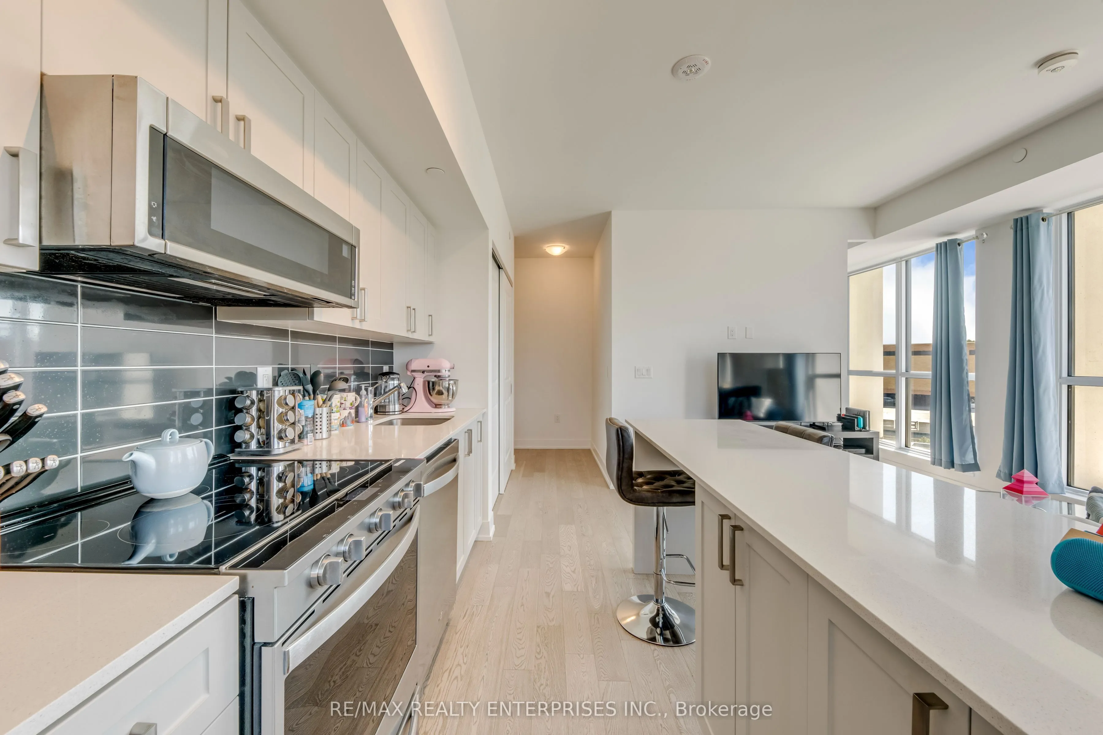 1063 Douglas McCurdy Common #312