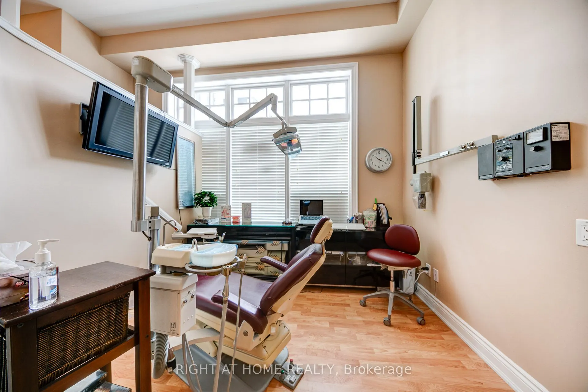 120 BRONTE Road #10