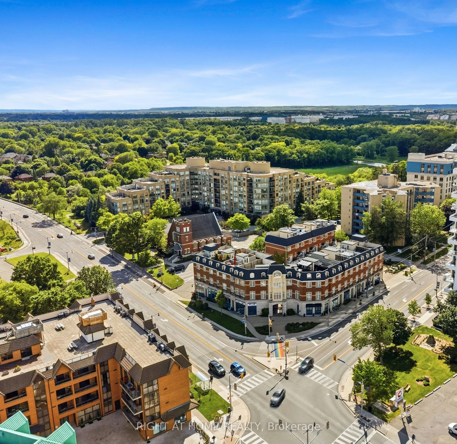 120 BRONTE Road #10