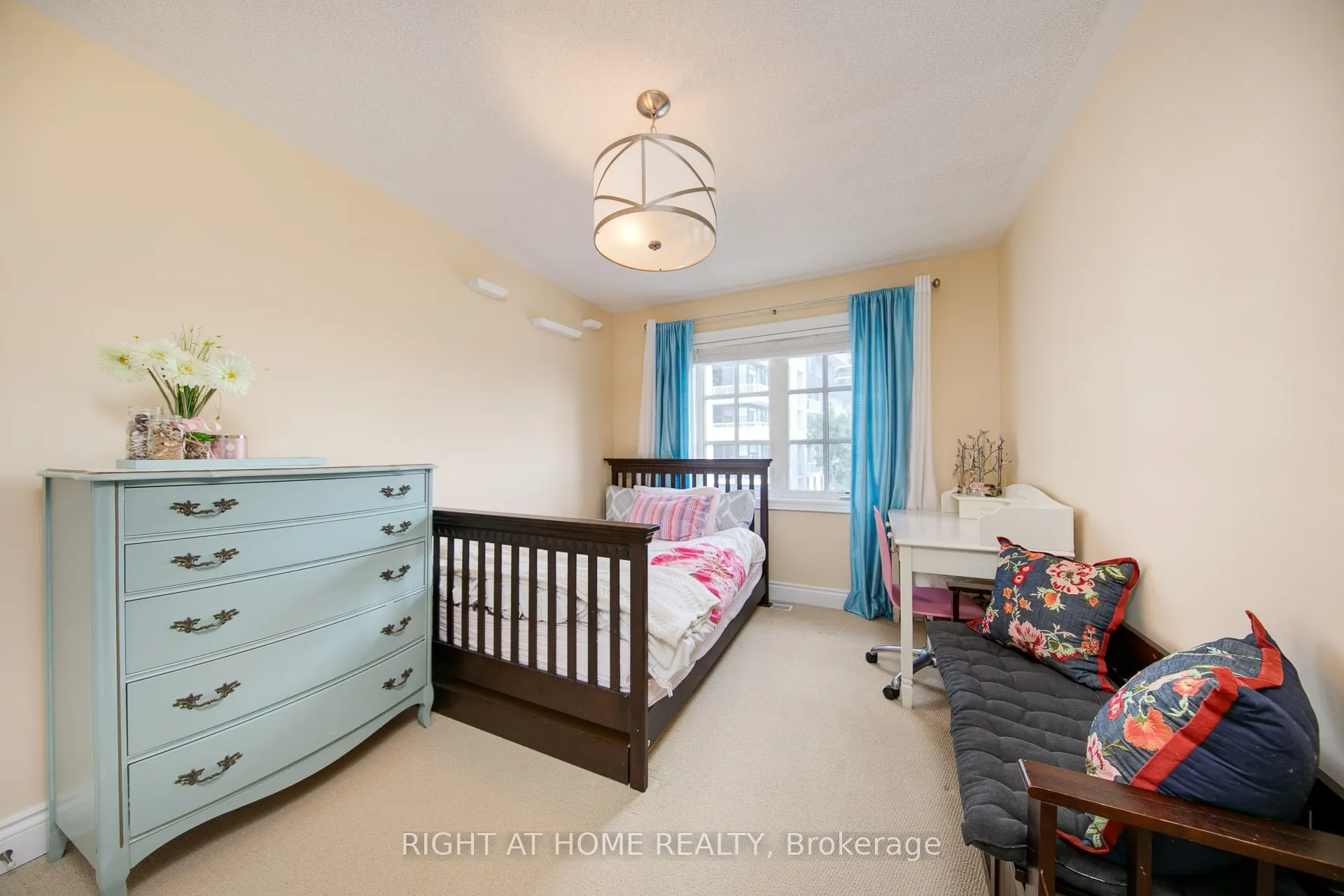 120 BRONTE Road #10