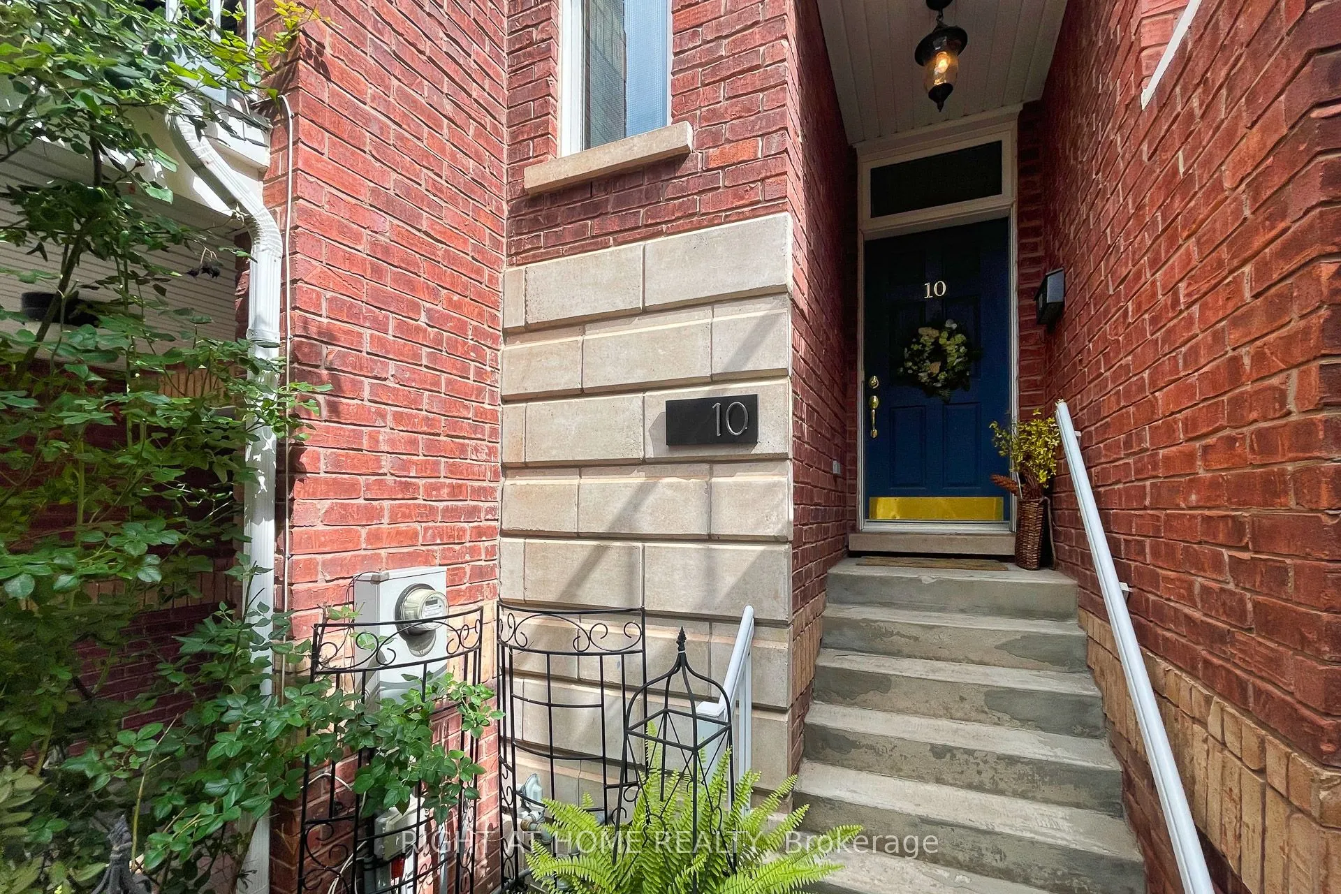 120 BRONTE Road #10