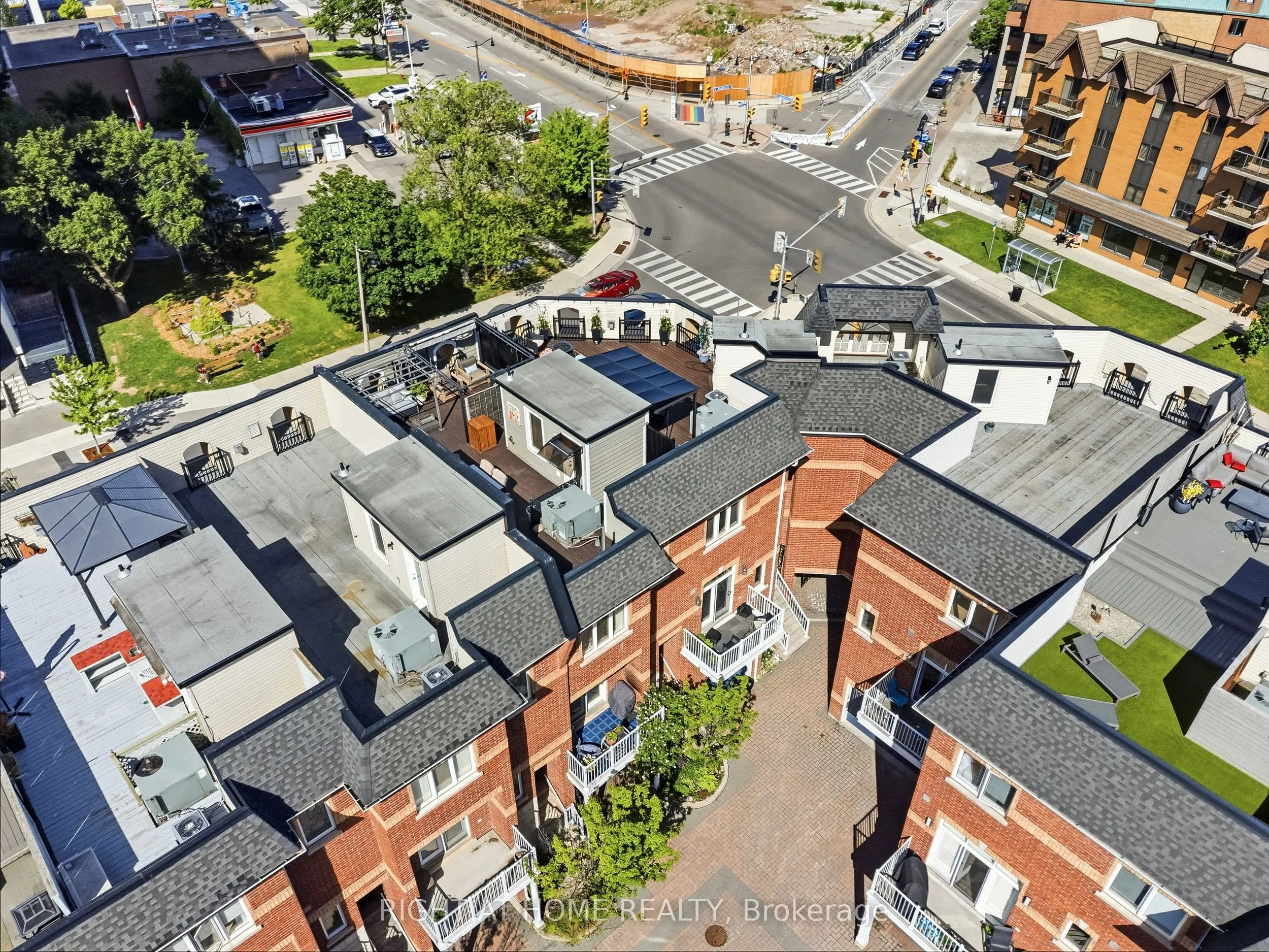 120 BRONTE Road #10
