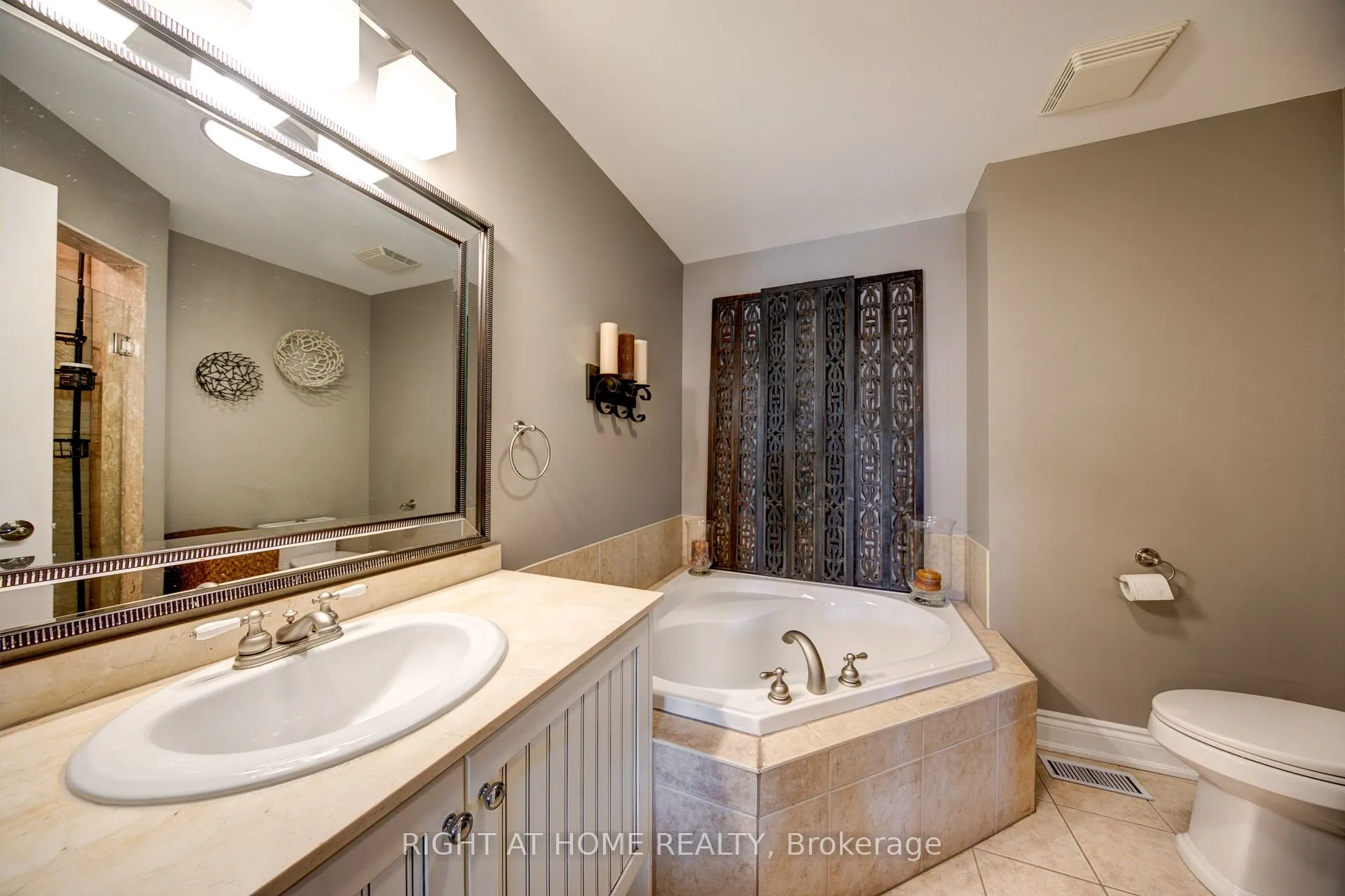 120 BRONTE Road #10