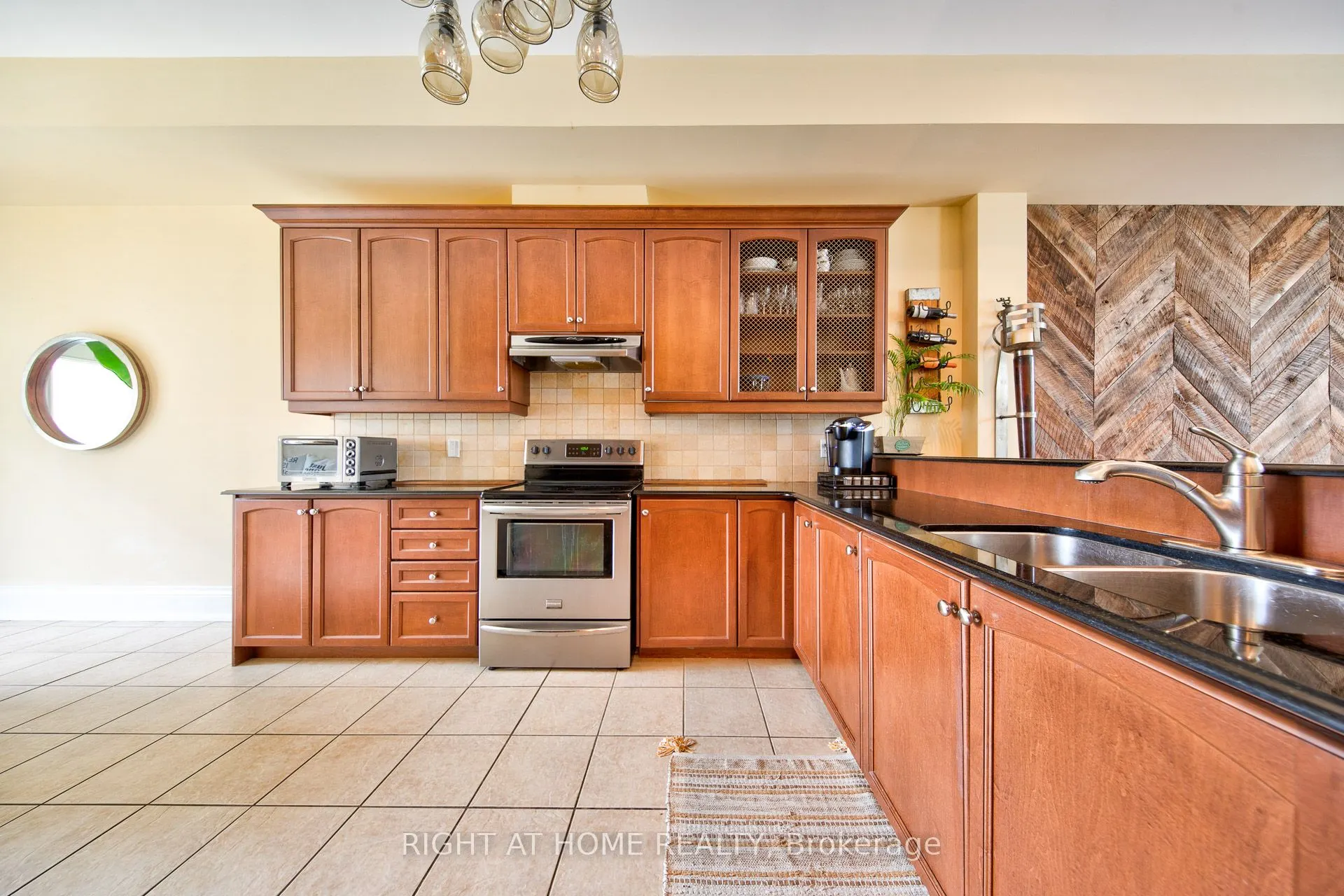 120 BRONTE Road #10