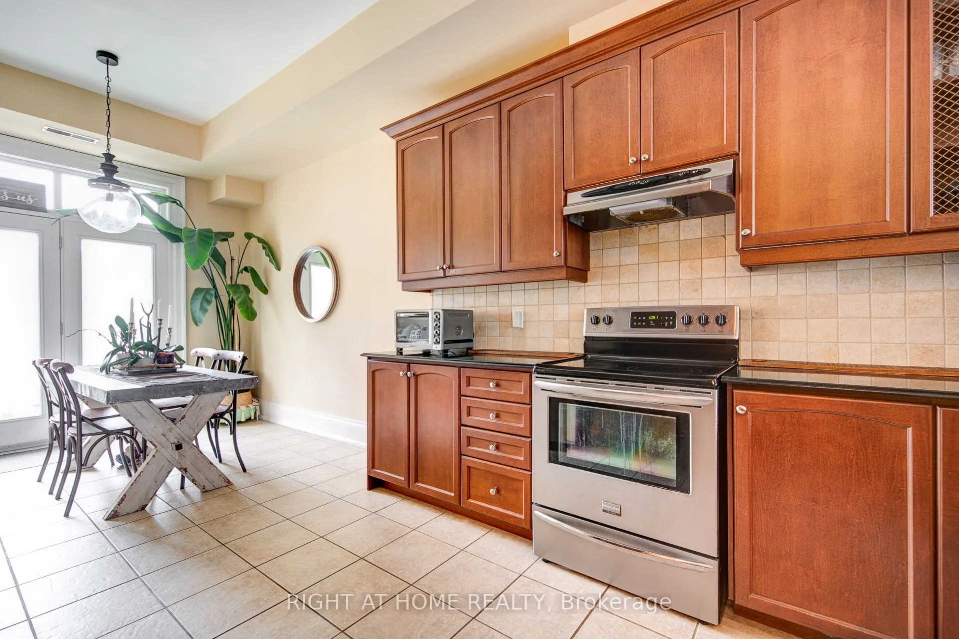 120 BRONTE Road #10