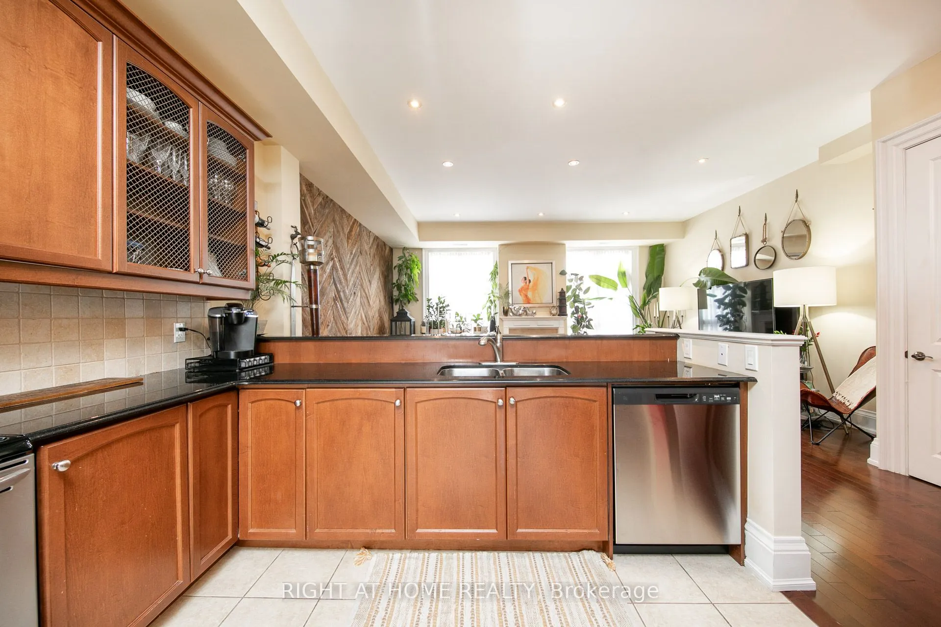 120 BRONTE Road #10