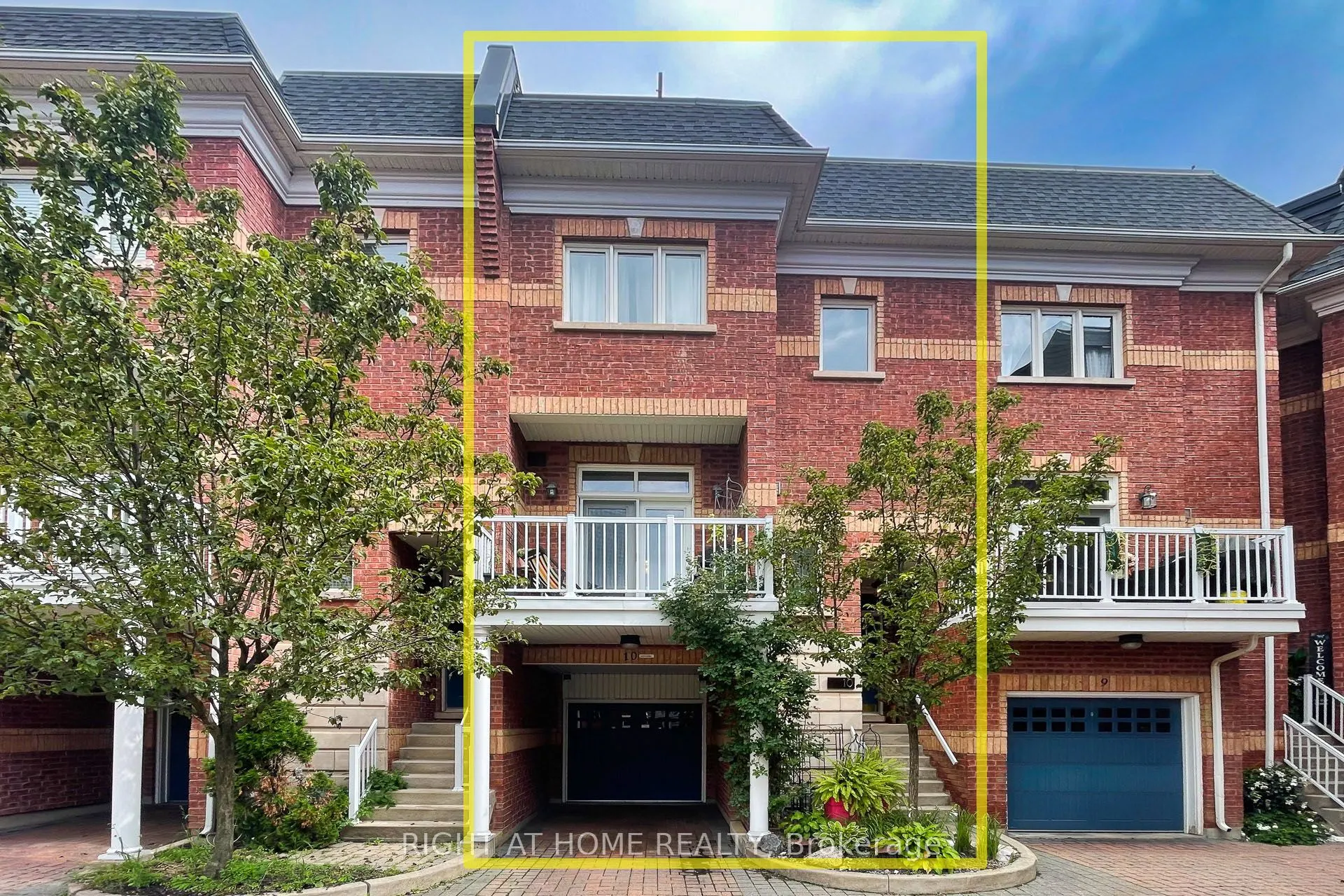 120 BRONTE Road #10