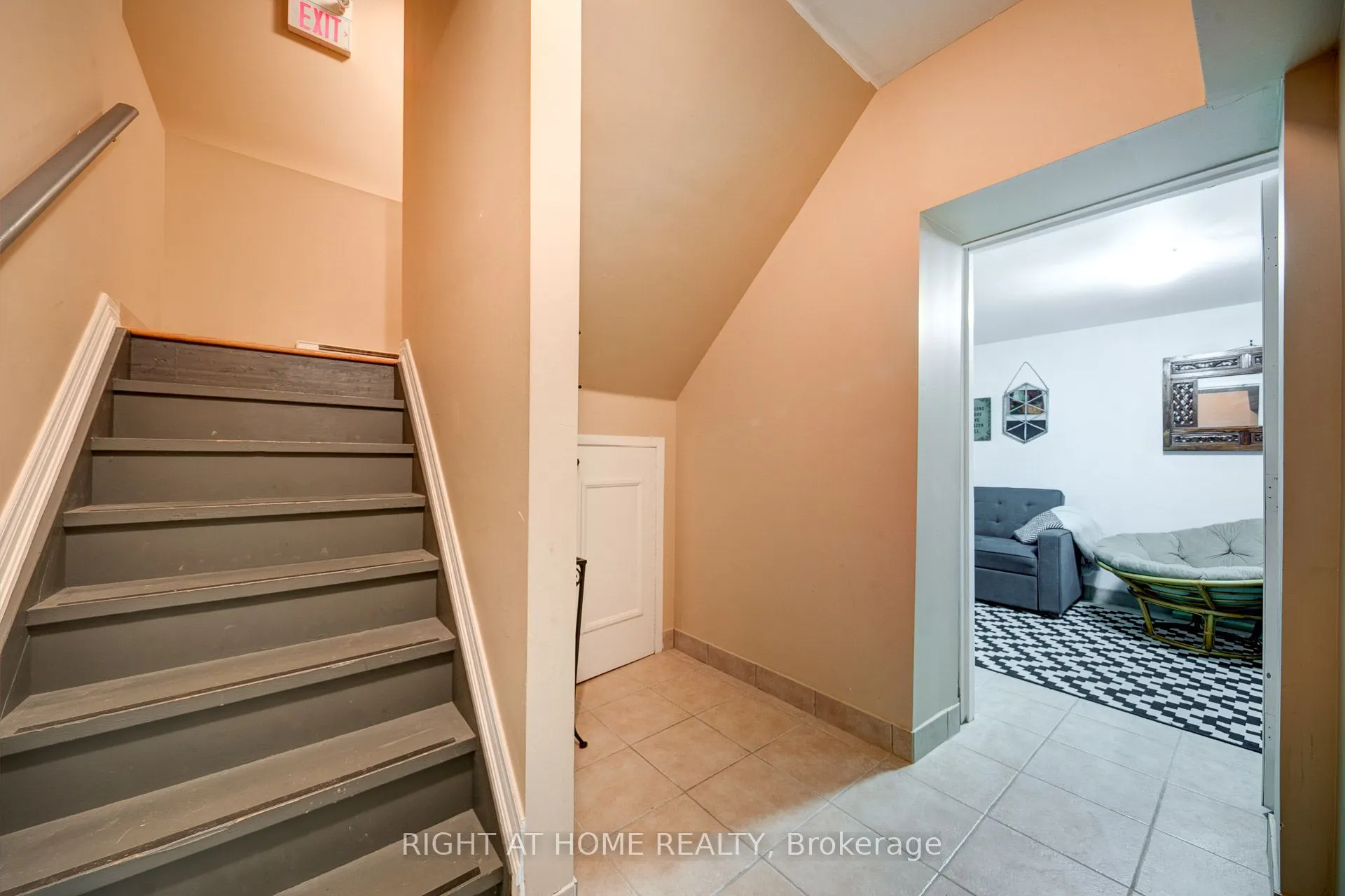 120 BRONTE Road #10