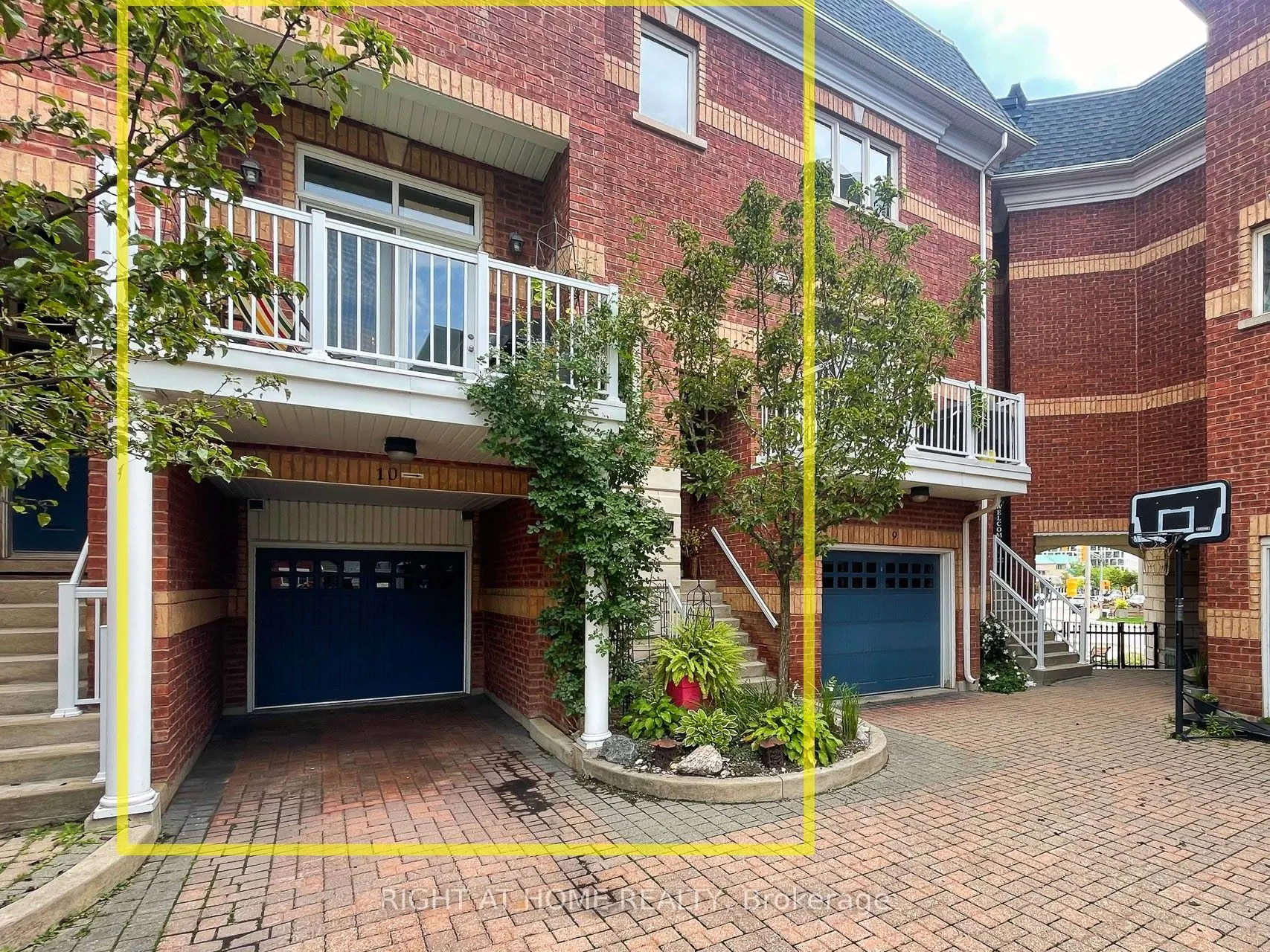 120 BRONTE Road #10