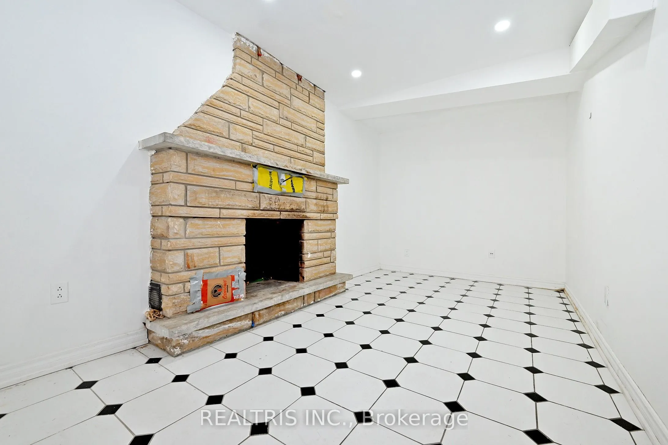 622 The Queensway