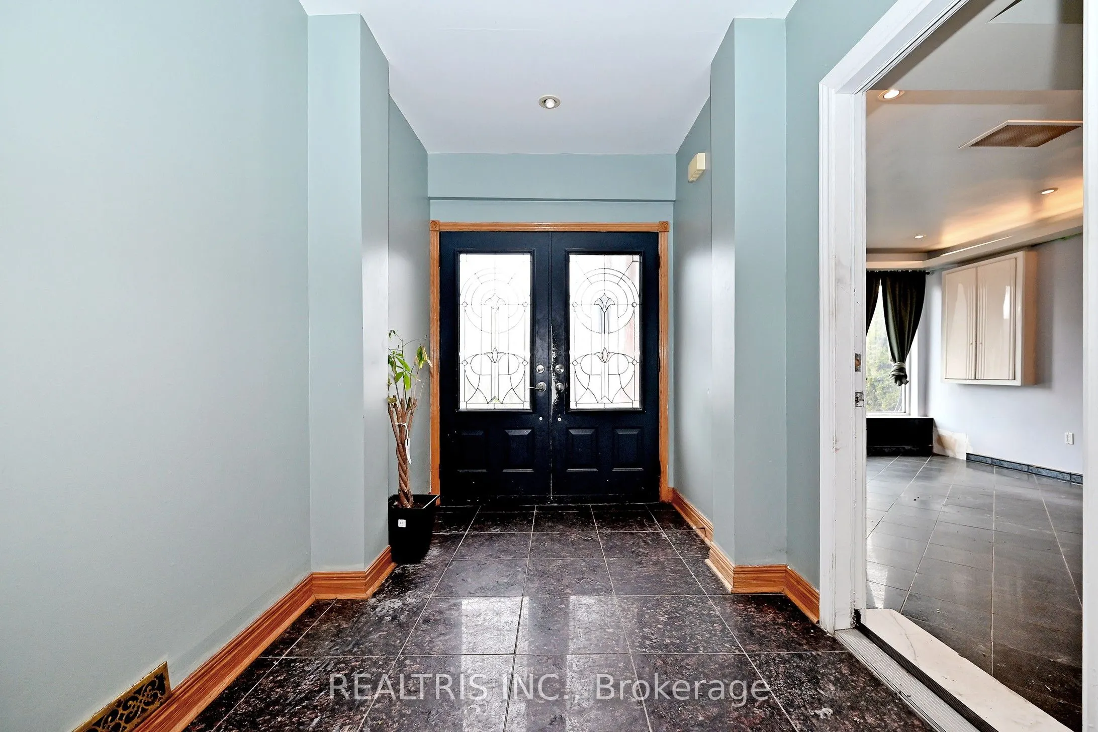 622 The Queensway