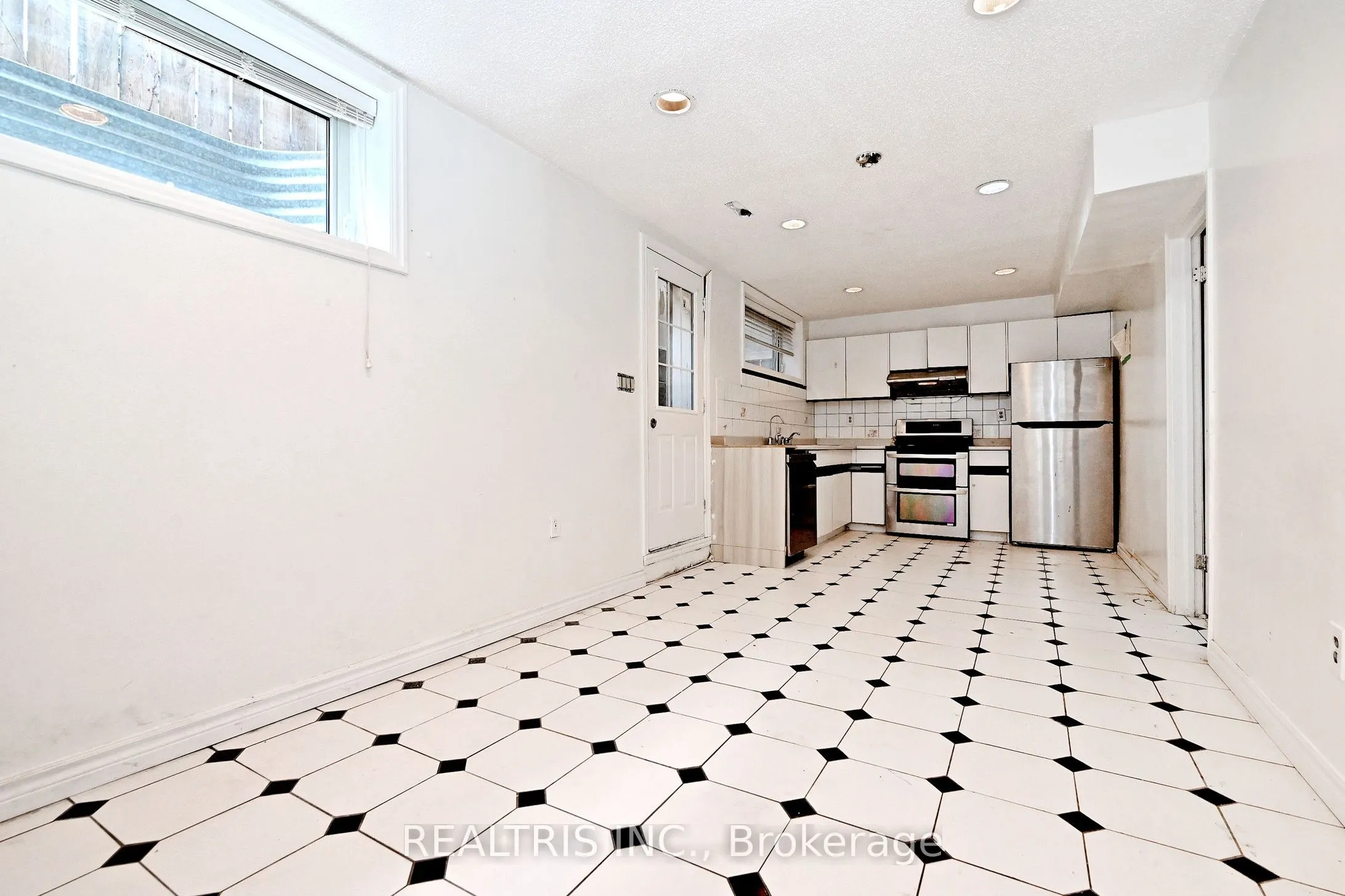 622 The Queensway