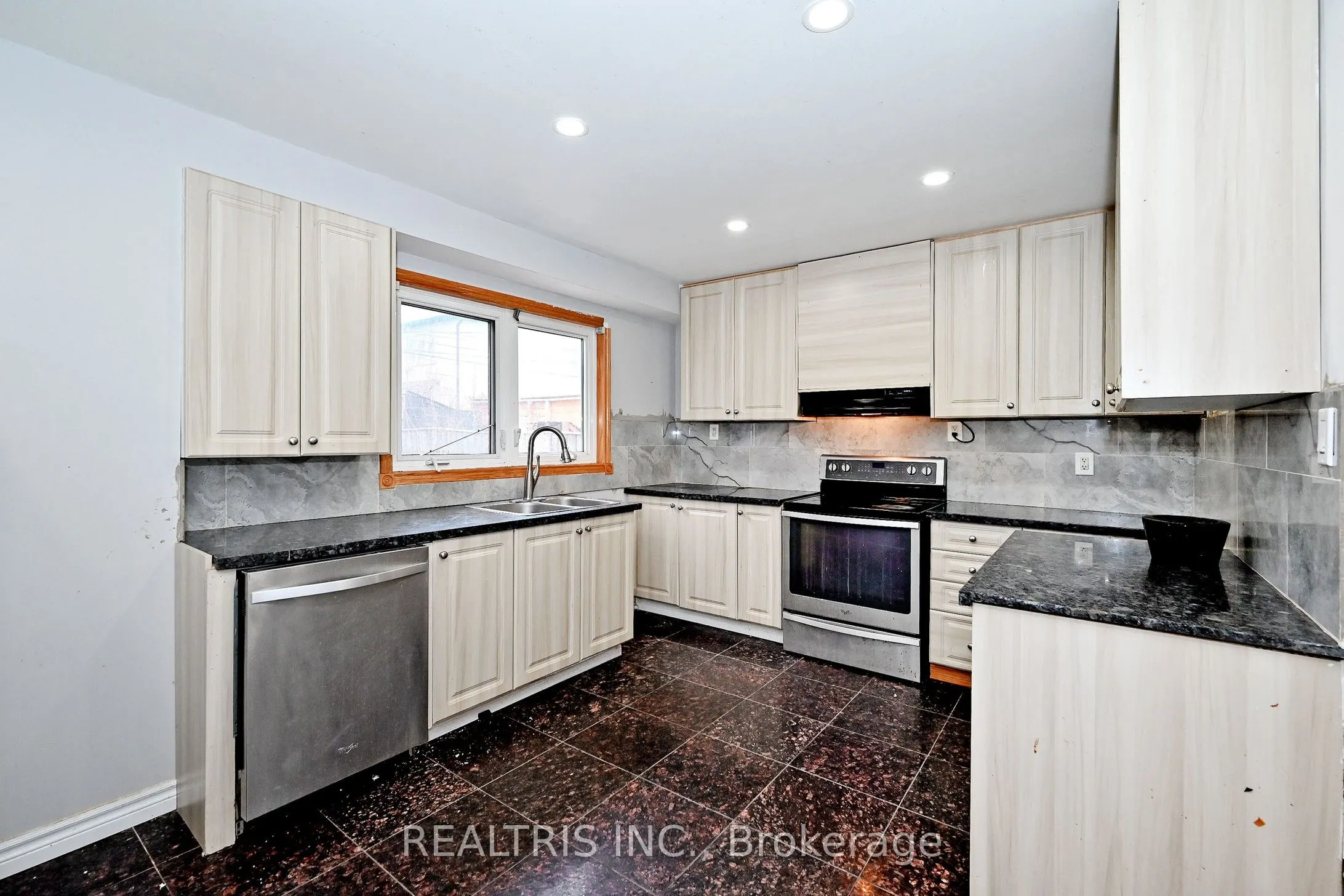 622 The Queensway
