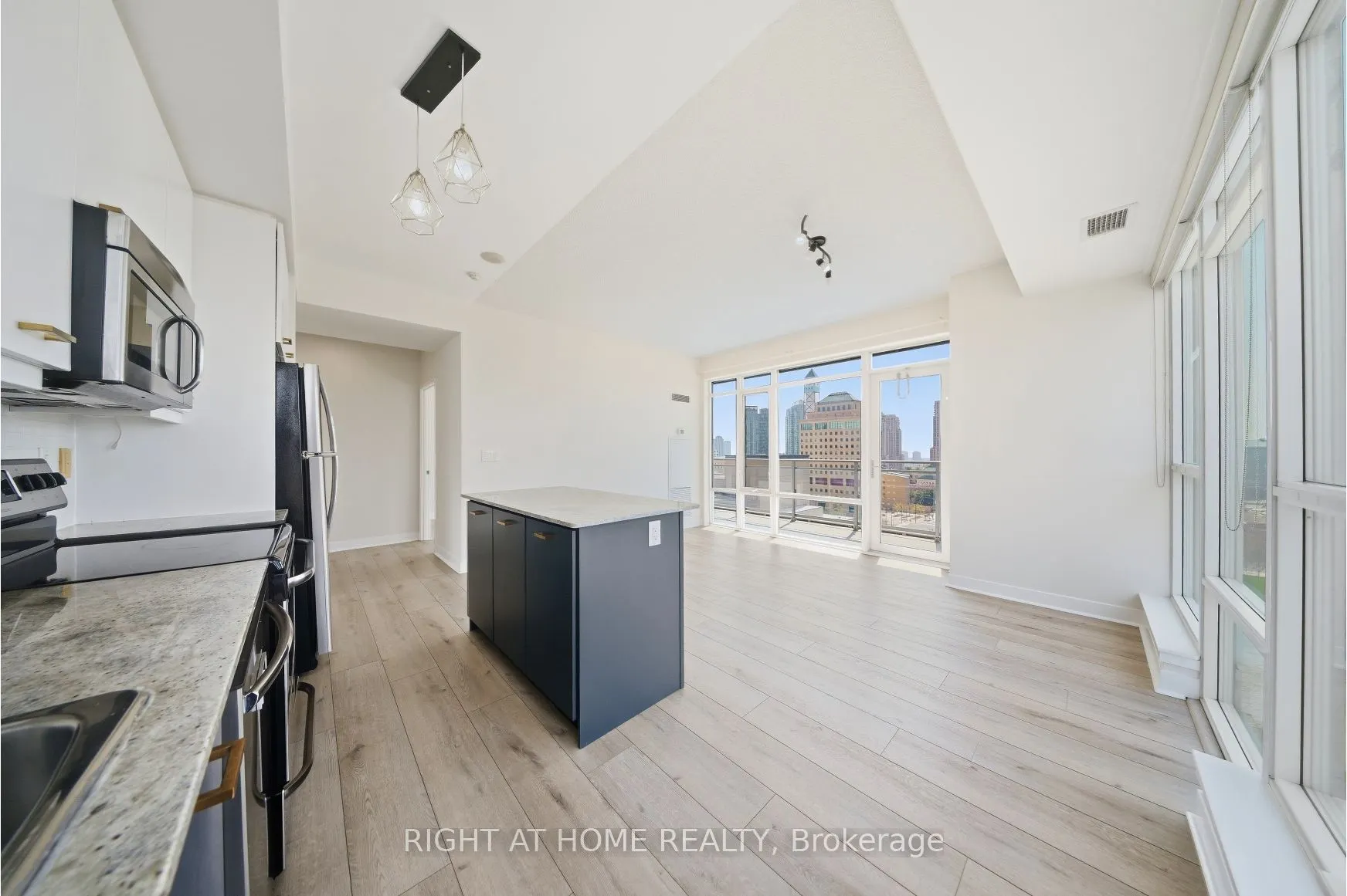 365 Prince Of Wales Drive #1105
