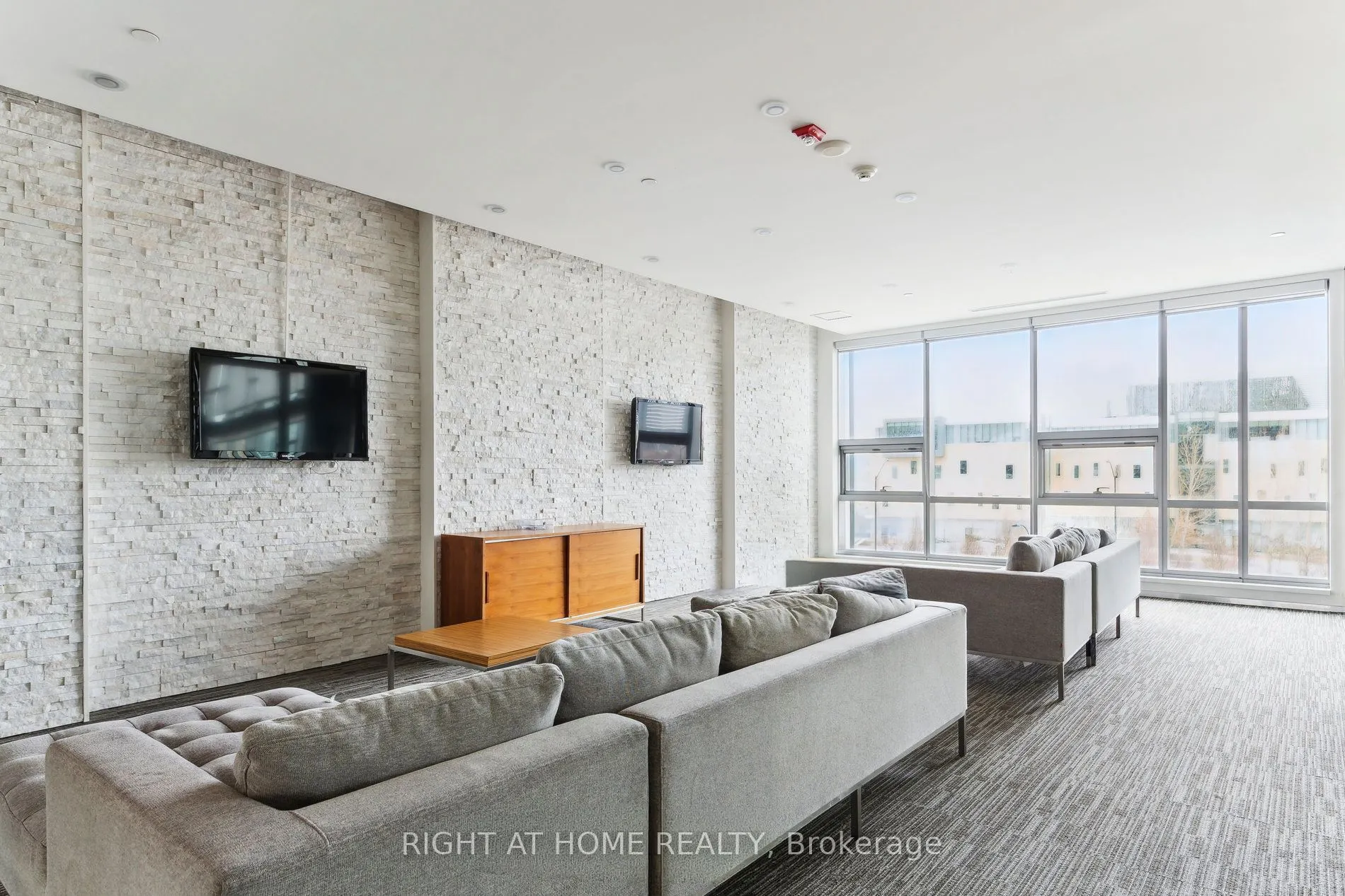 365 Prince Of Wales Drive #1105