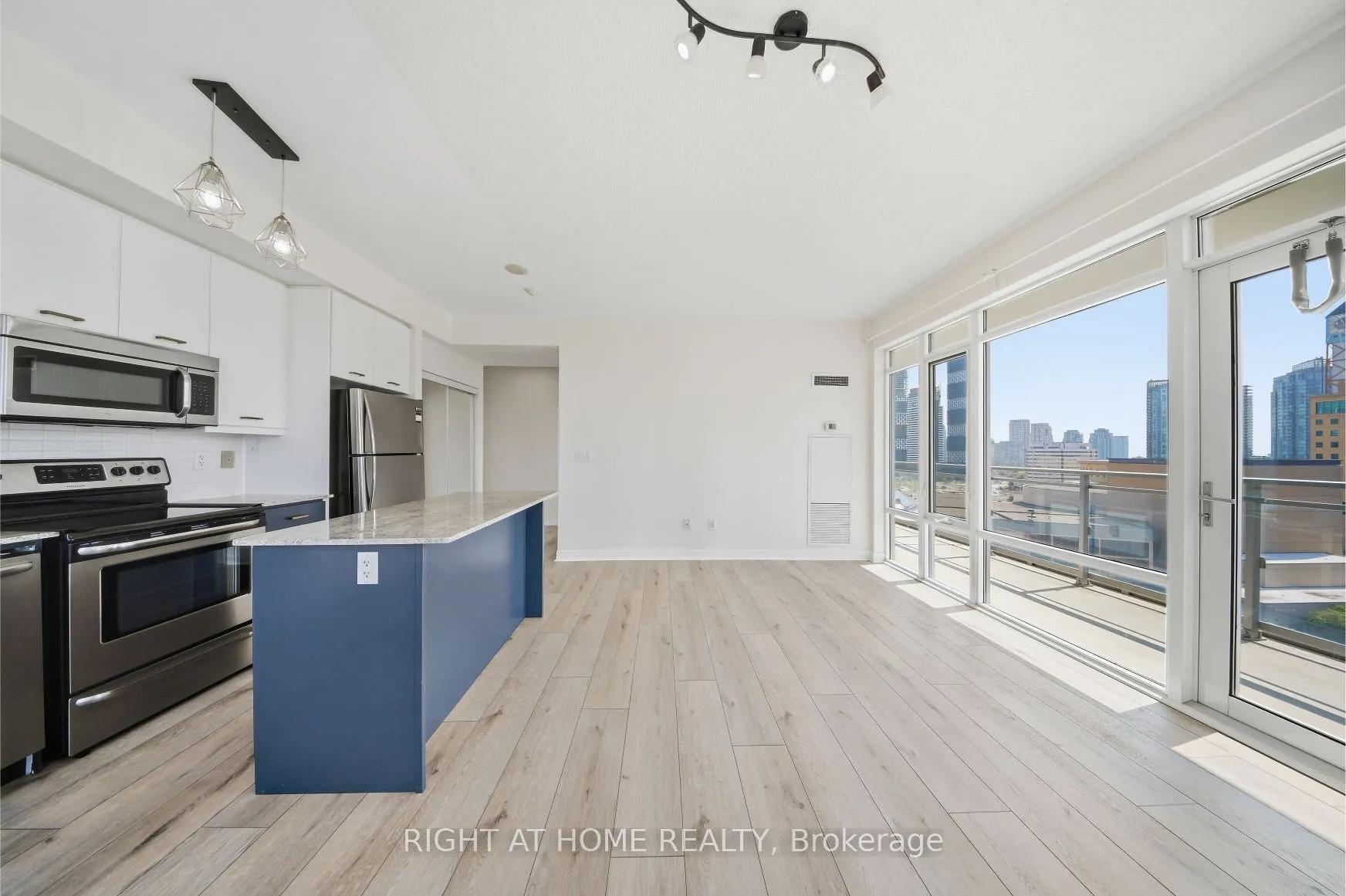 365 Prince Of Wales Drive #1105