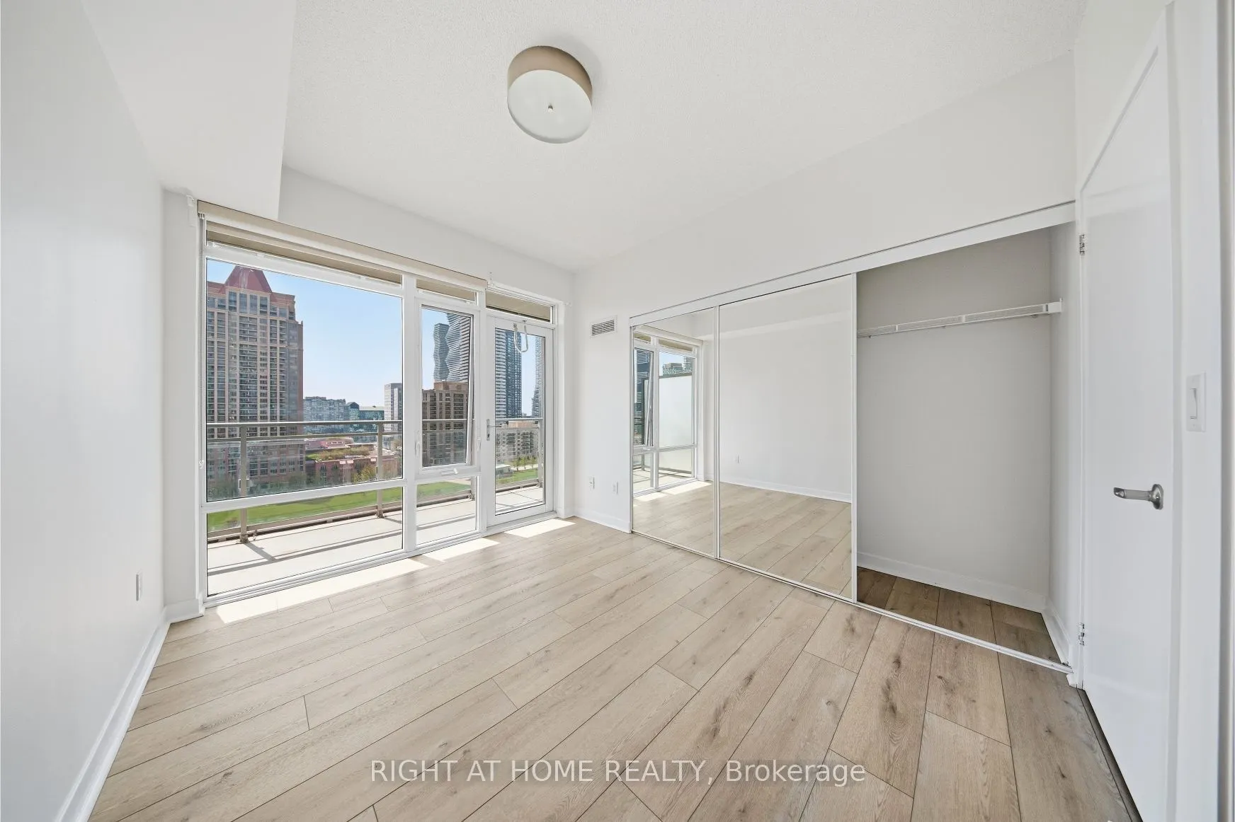 365 Prince Of Wales Drive #1105