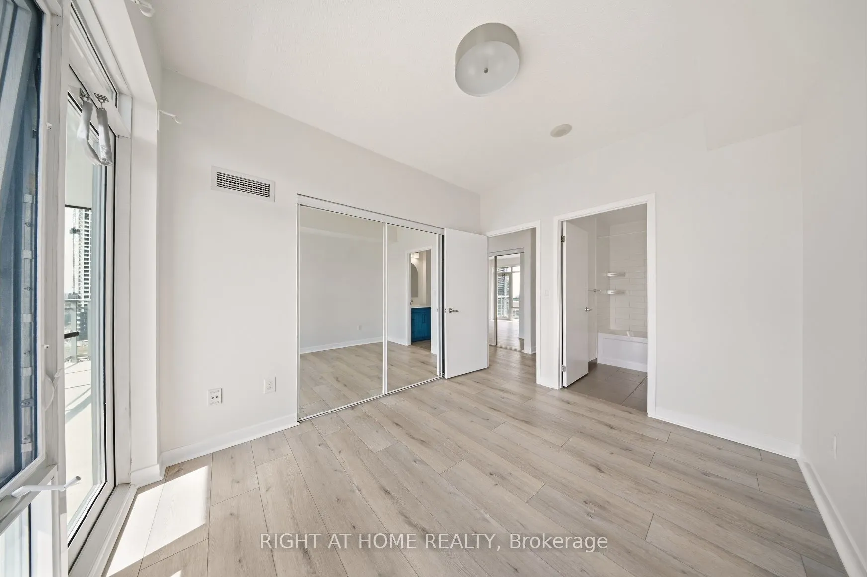 365 Prince Of Wales Drive #1105