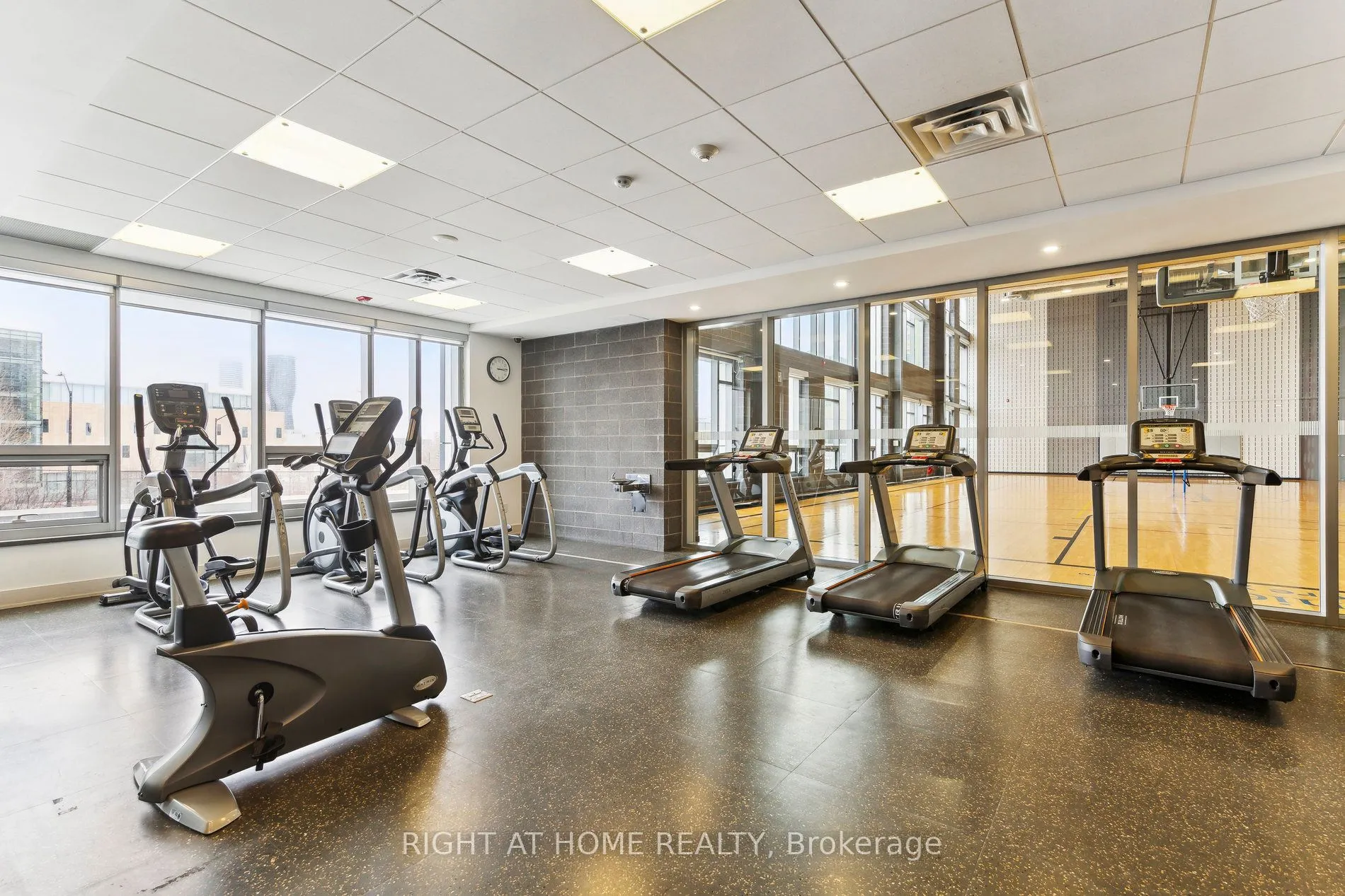 365 Prince Of Wales Drive #1105