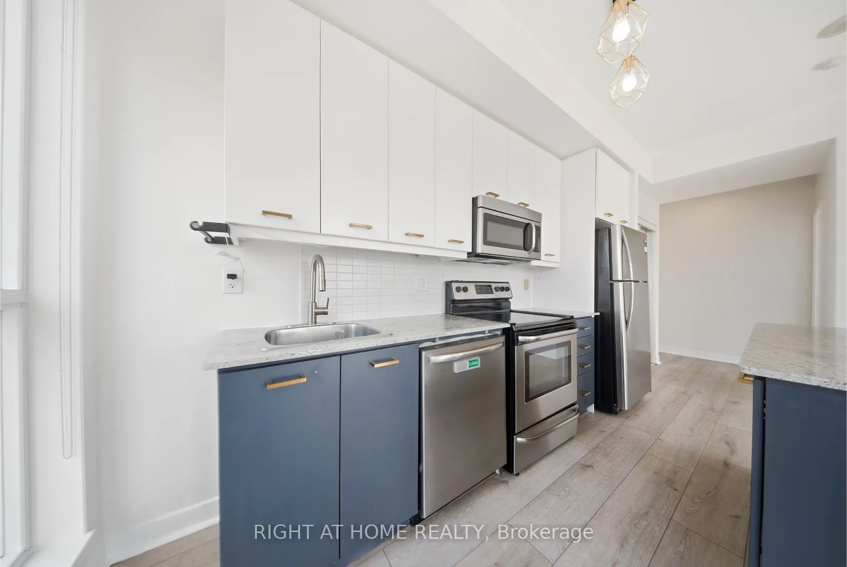 365 Prince Of Wales Drive #1105