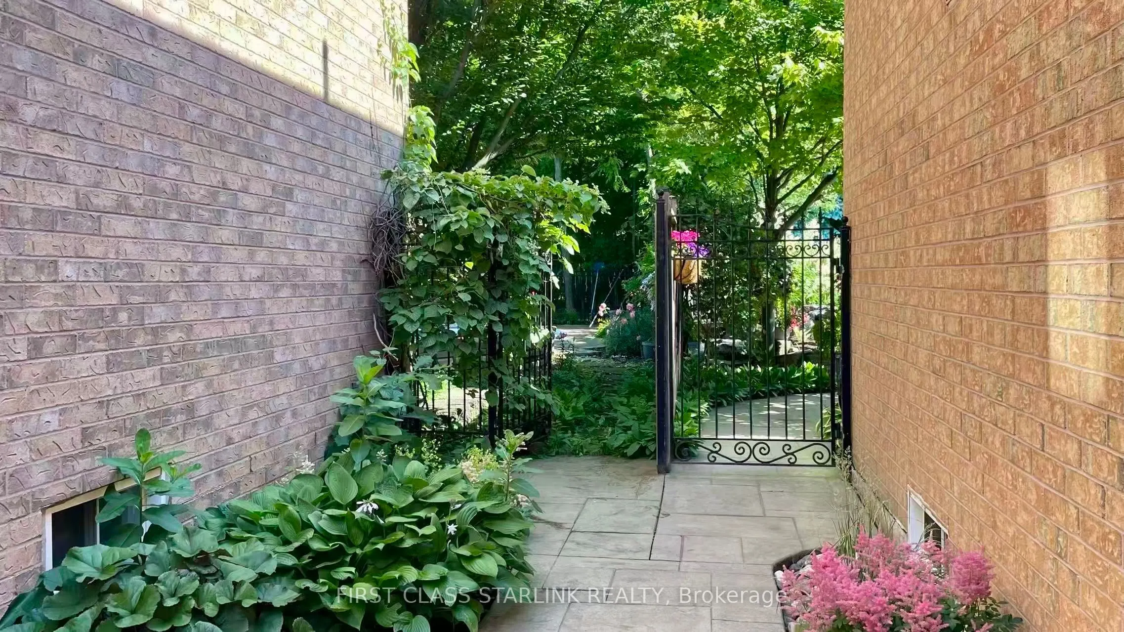 5467 Planters Wood Court