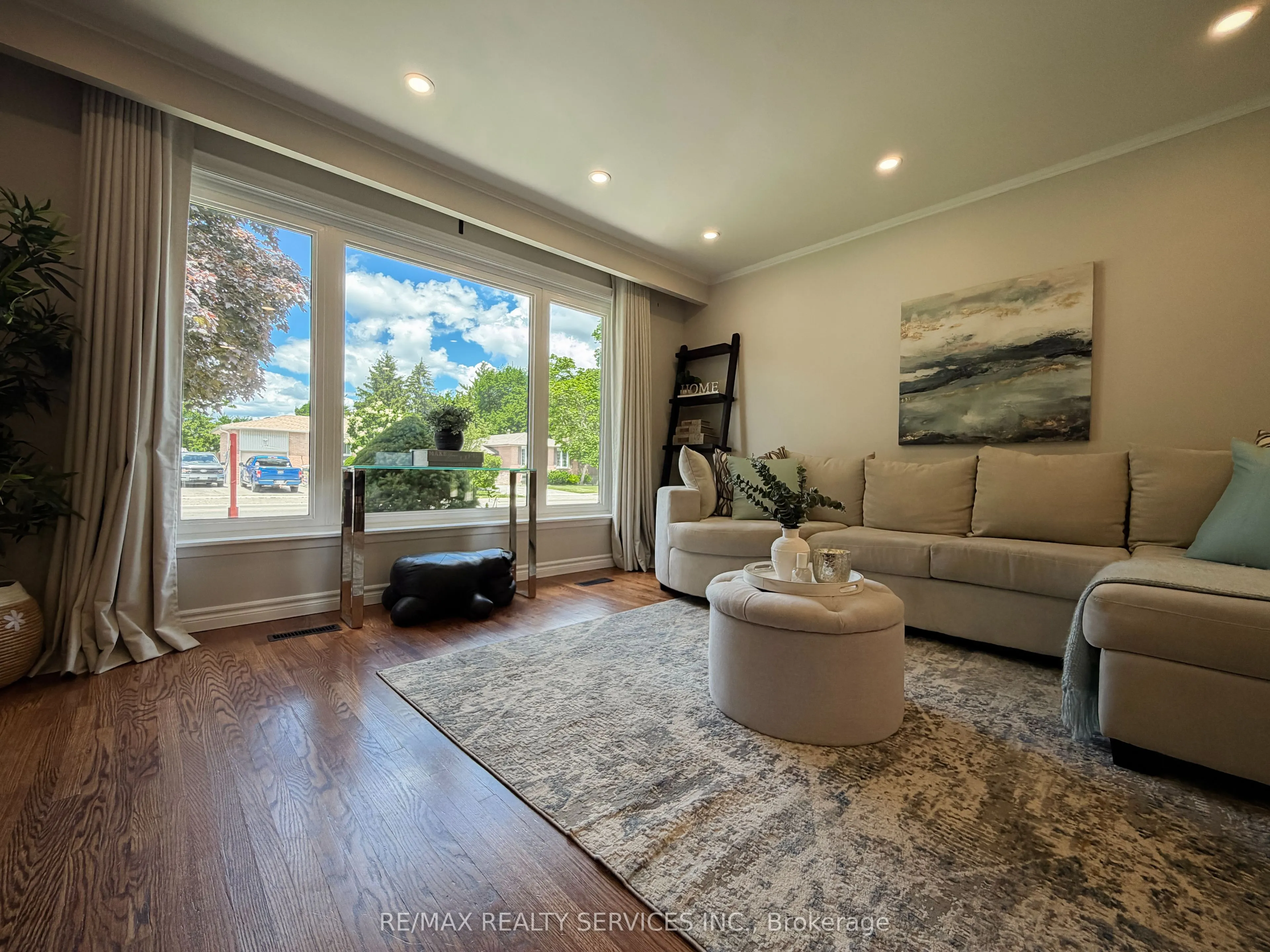 238 Laurier Avenue
